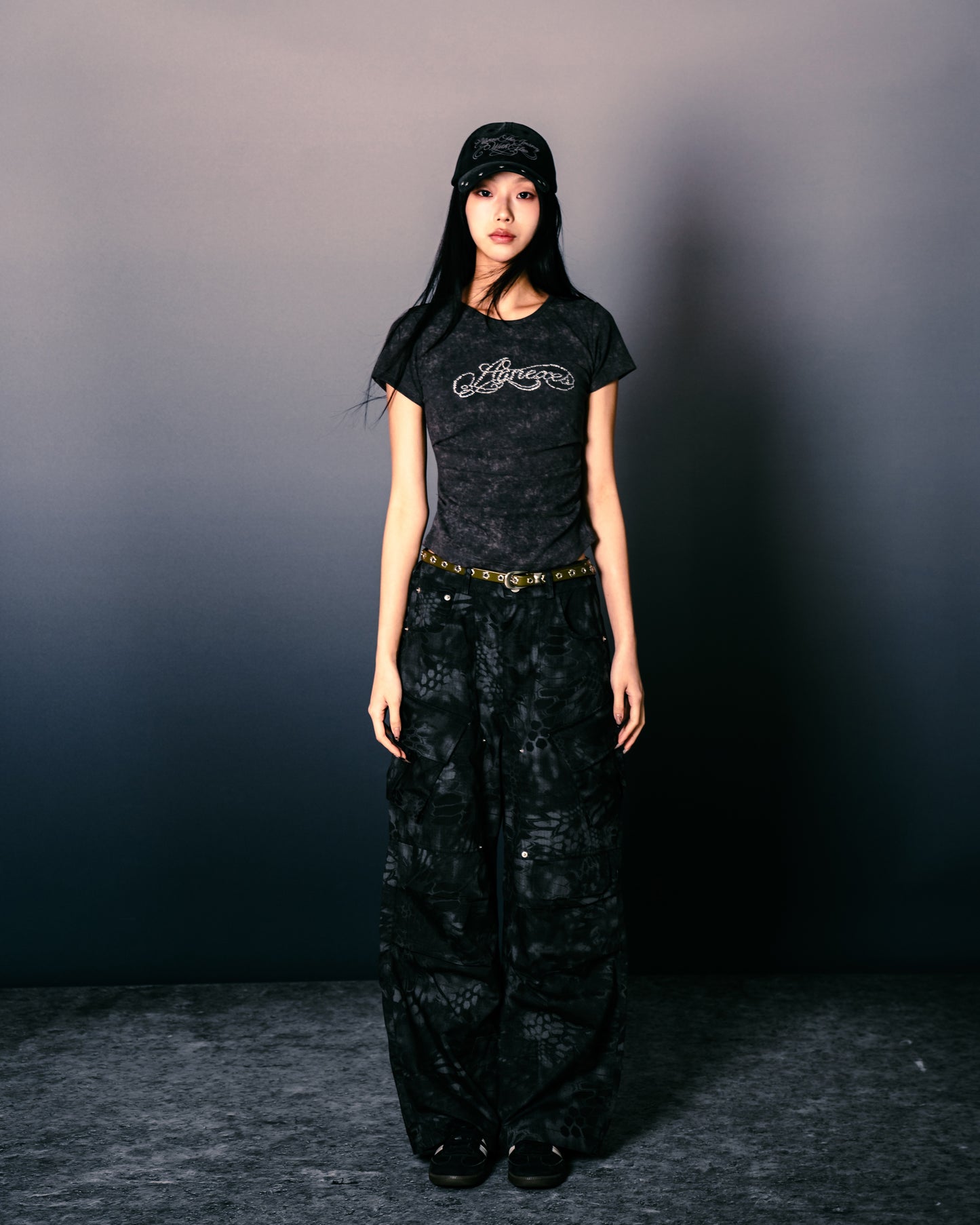 
                  
                    "Annexes" Rhinestone Contour Tee Washed Black【L25-T06WB】
                  
                