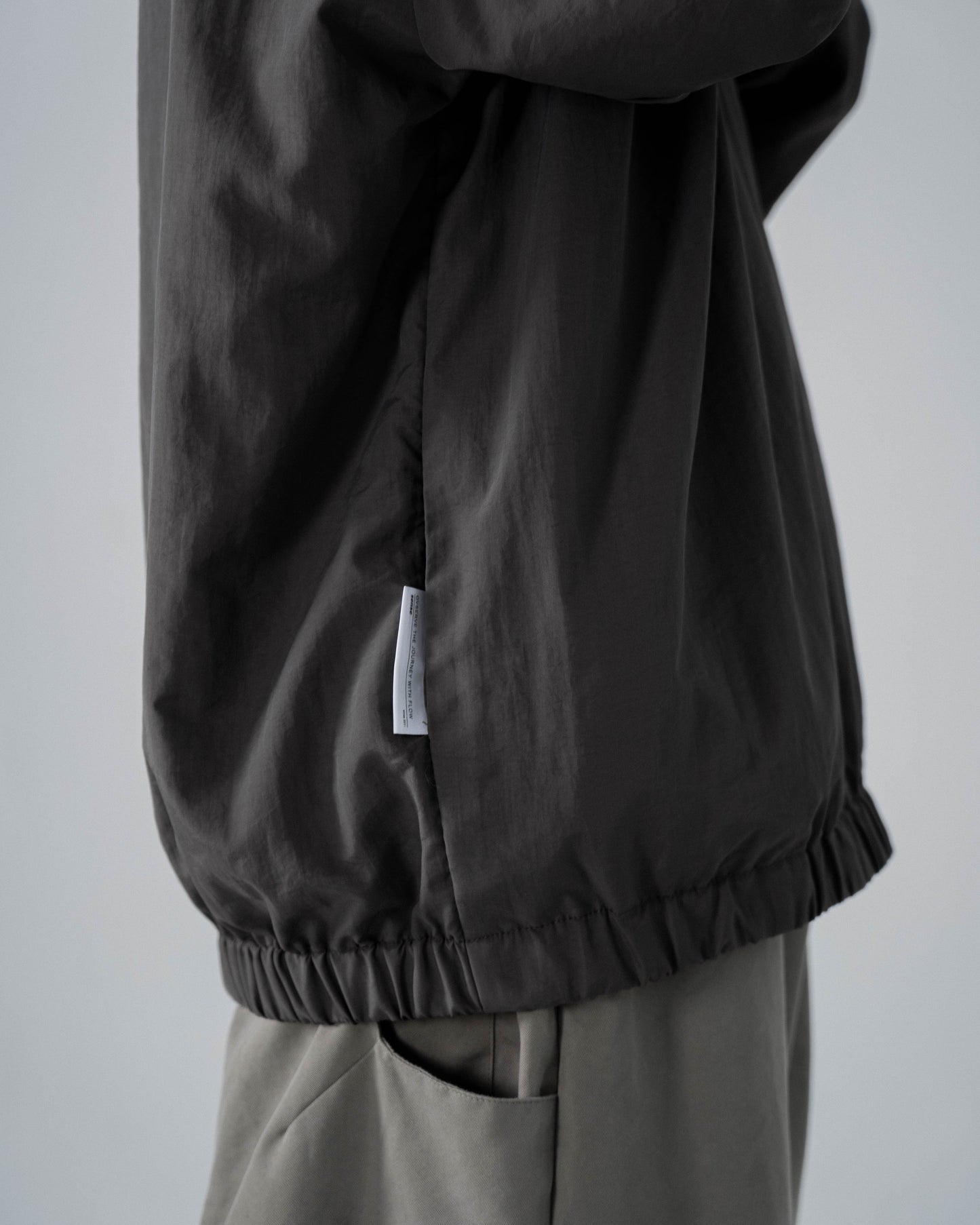 
                  
                    Mockneck Nylon Sweater Dark Grey【M23-48DG】
                  
                