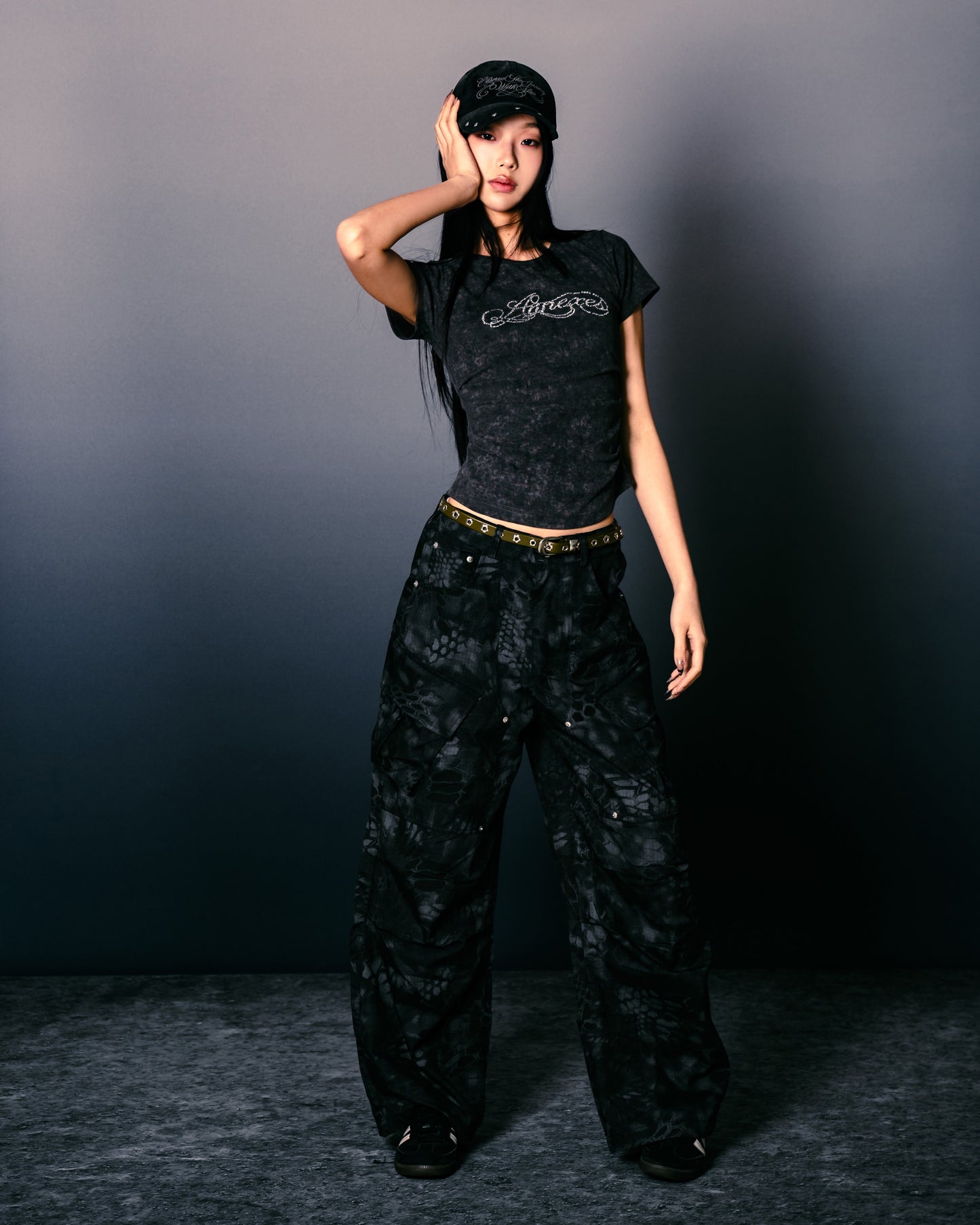 
                  
                    "Annexes" Rhinestone Contour Tee Washed Black【L25-T06WB】
                  
                