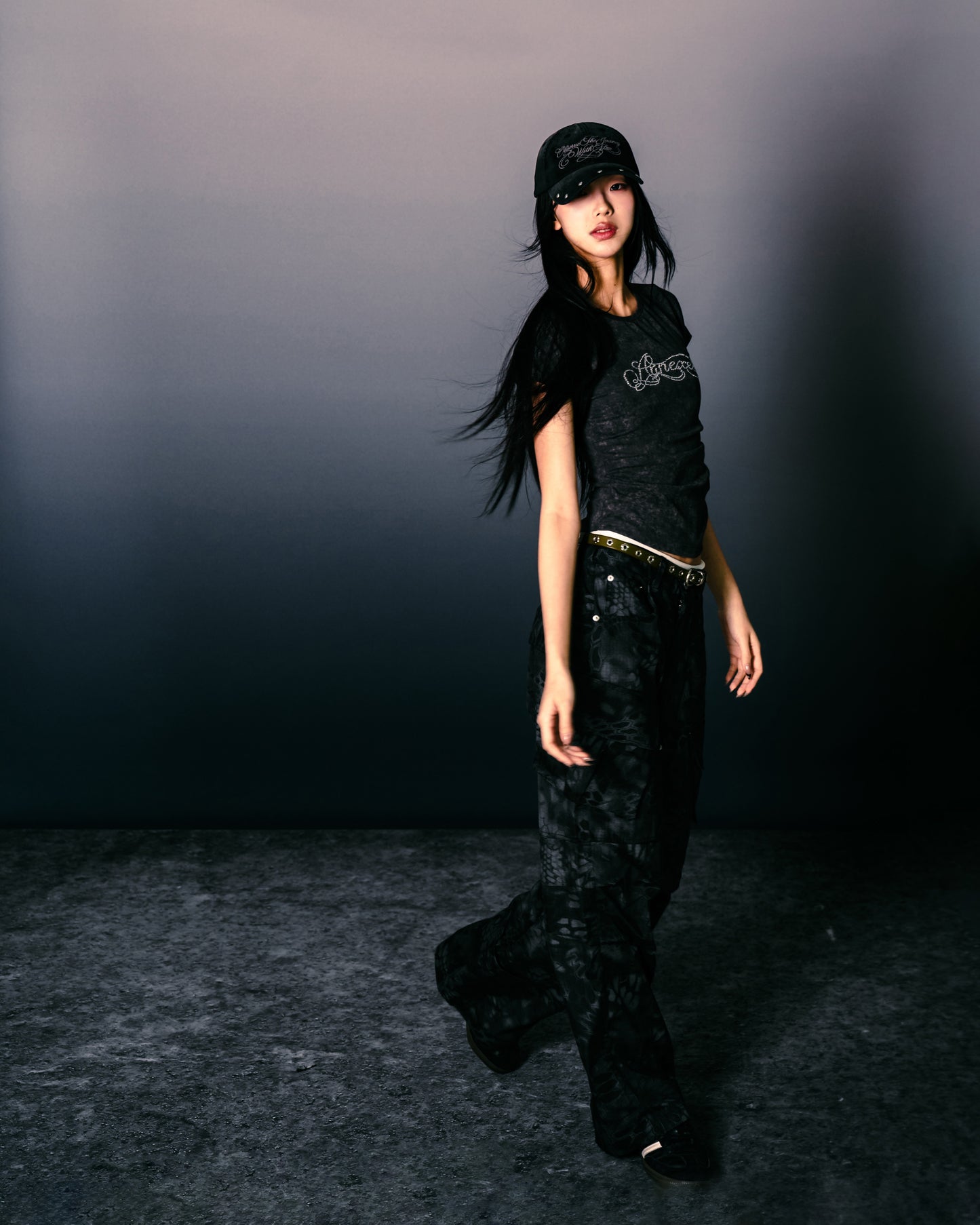 
                  
                    "Annexes" Rhinestone Contour Tee Washed Black【L25-T06WB】
                  
                
