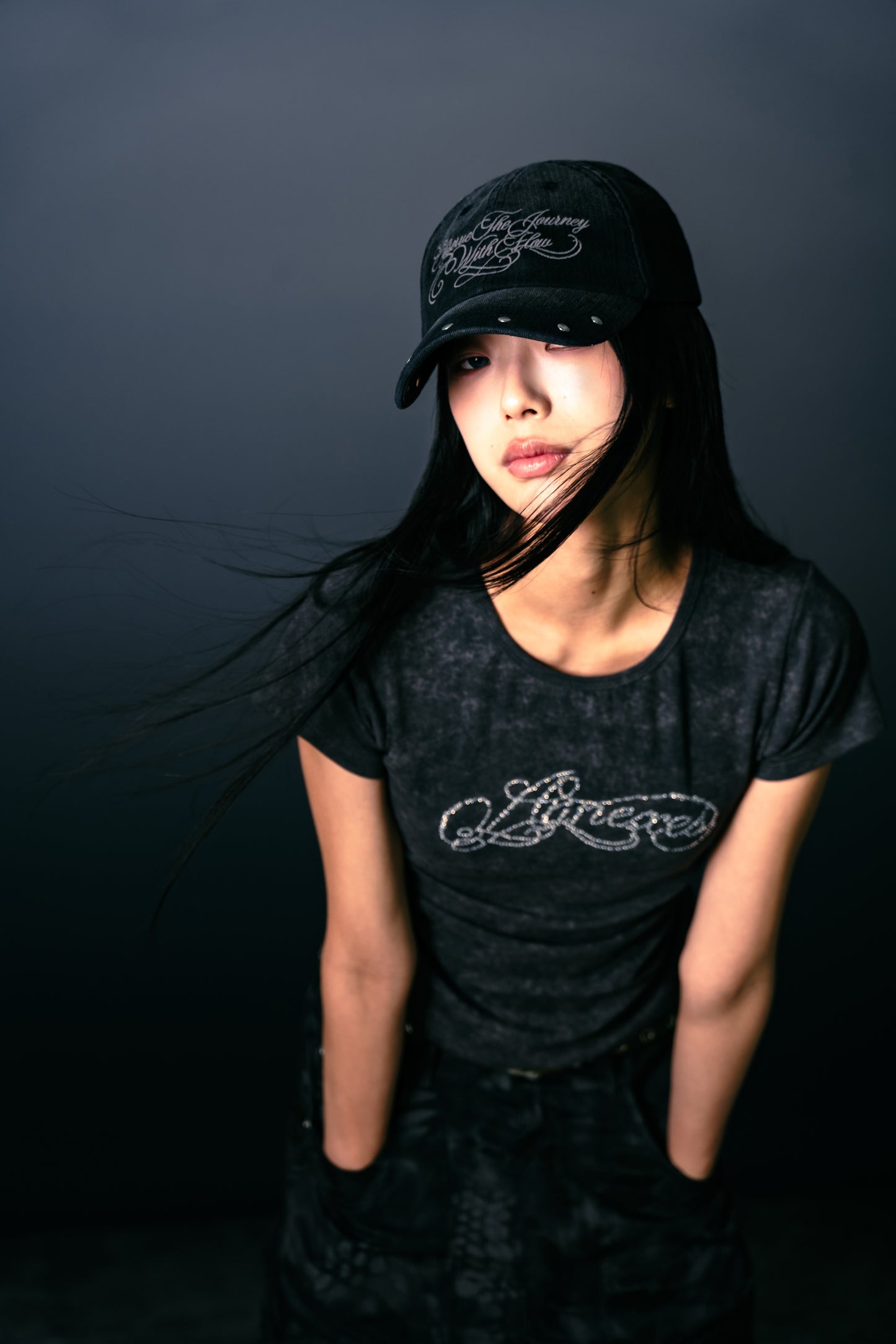 
                  
                    "Annexes" Rhinestone Contour Tee Washed Black【L25-T06WB】
                  
                