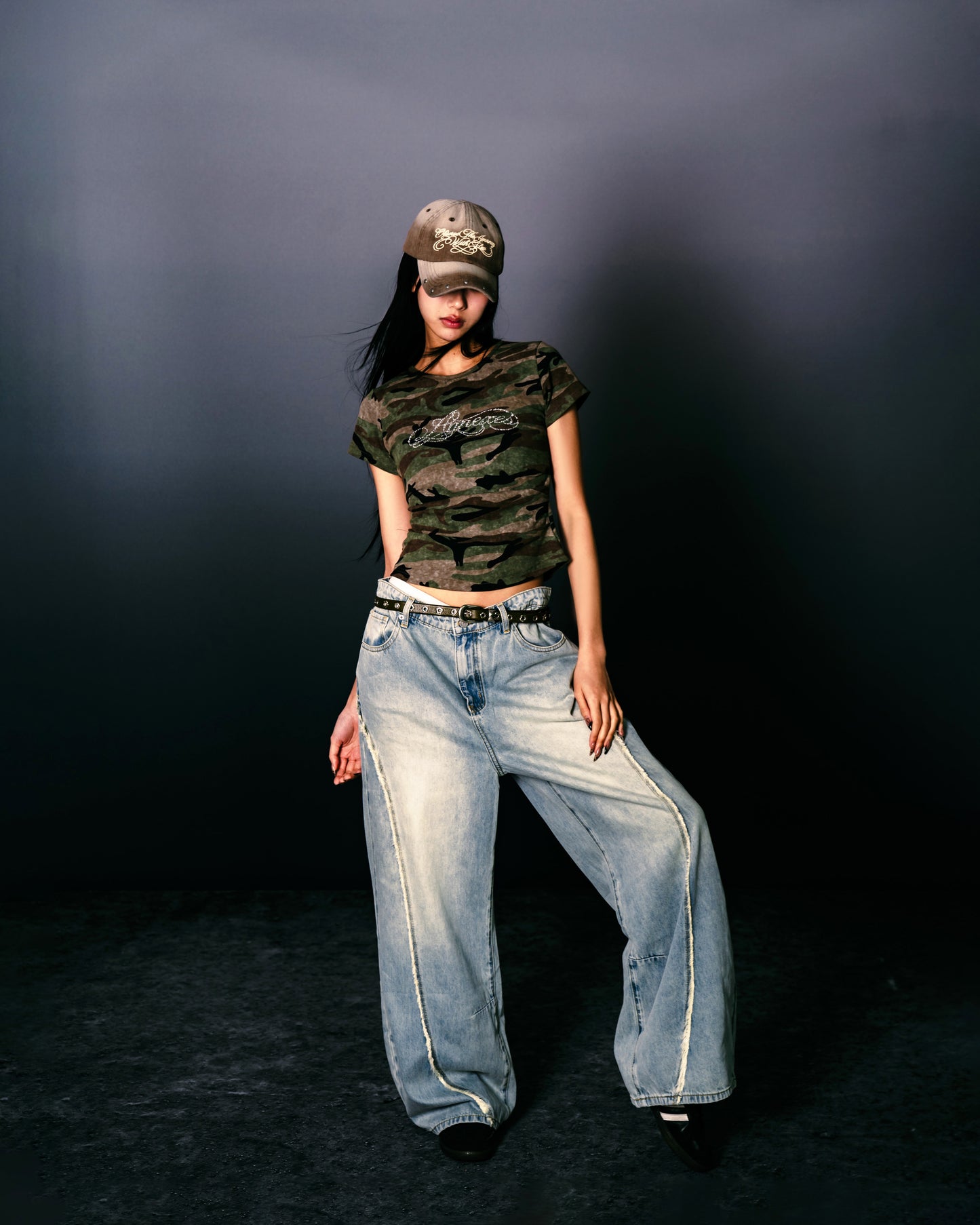
                  
                    "Annexes" Rhinestone Contour Tee Camo【L25-T06CM】
                  
                