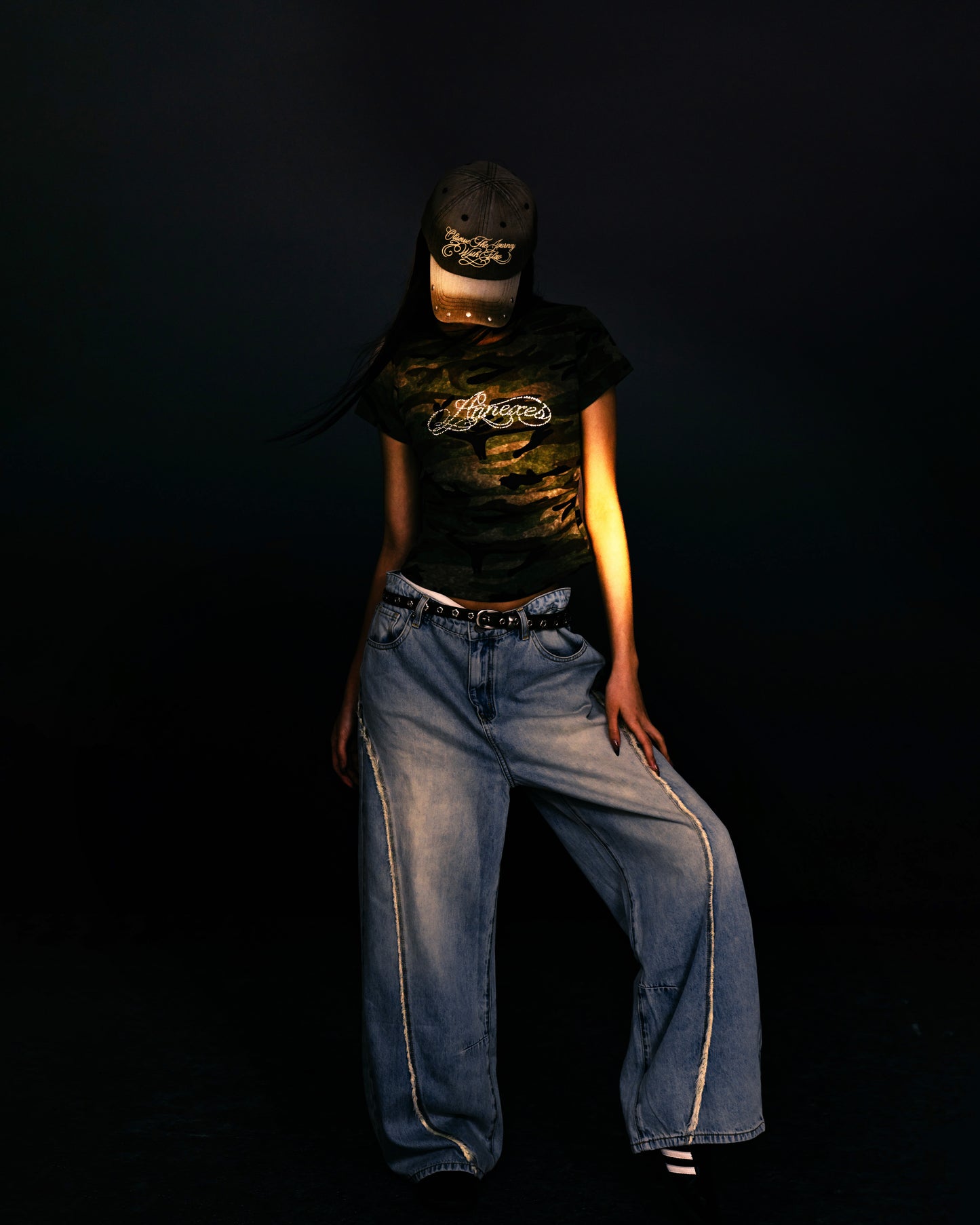 
                  
                    "Annexes" Rhinestone Contour Tee Camo【L25-T06CM】
                  
                