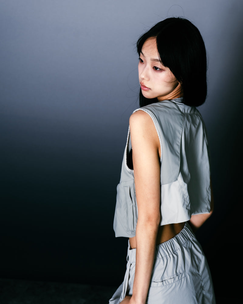 
                  
                    Paneled Dart Vest Fog Grey【L25-12FG】
                  
                