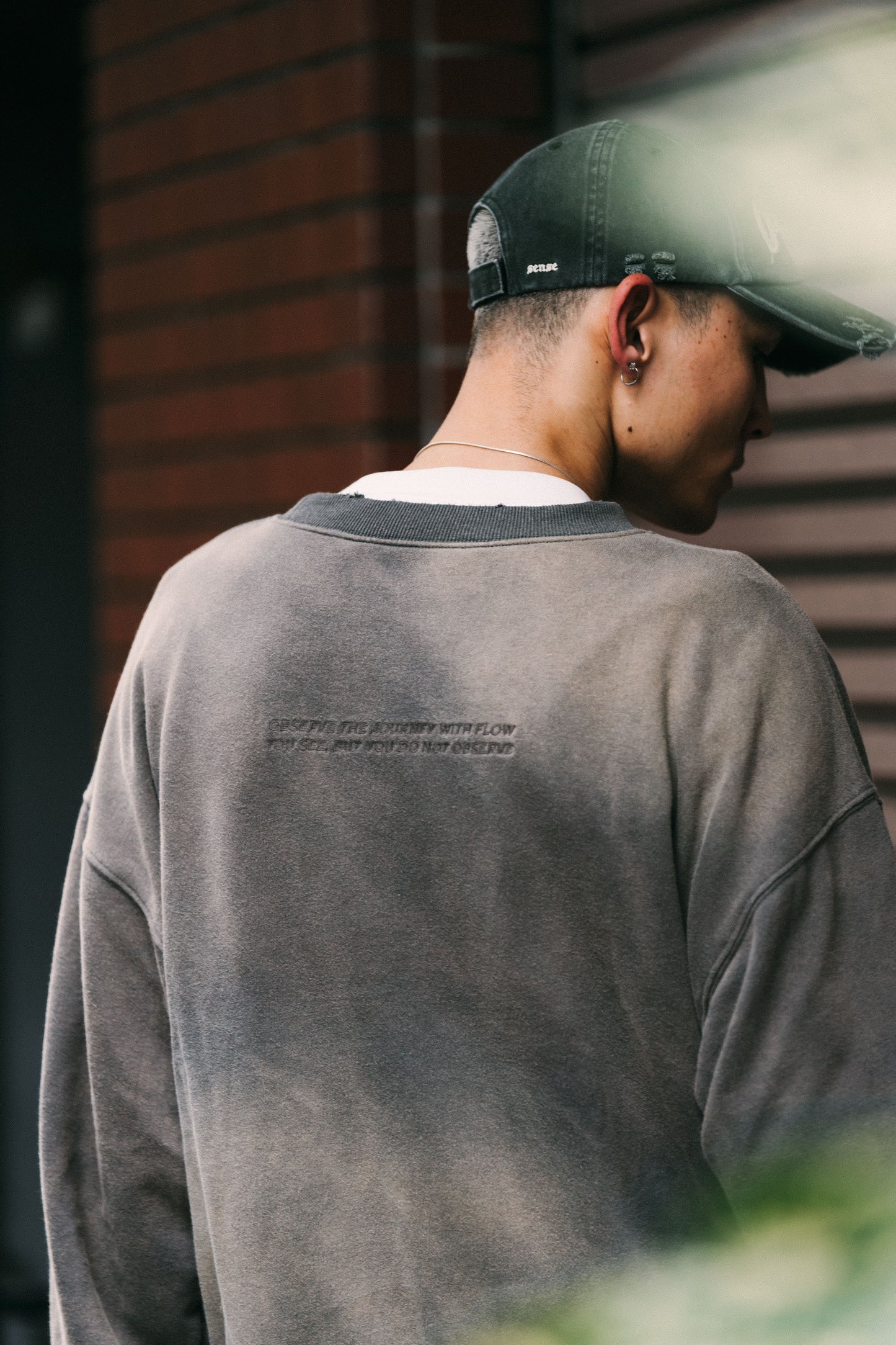 
                  
                    Distressed Crew Neck Charcoal【M24-50CH】
                  
                