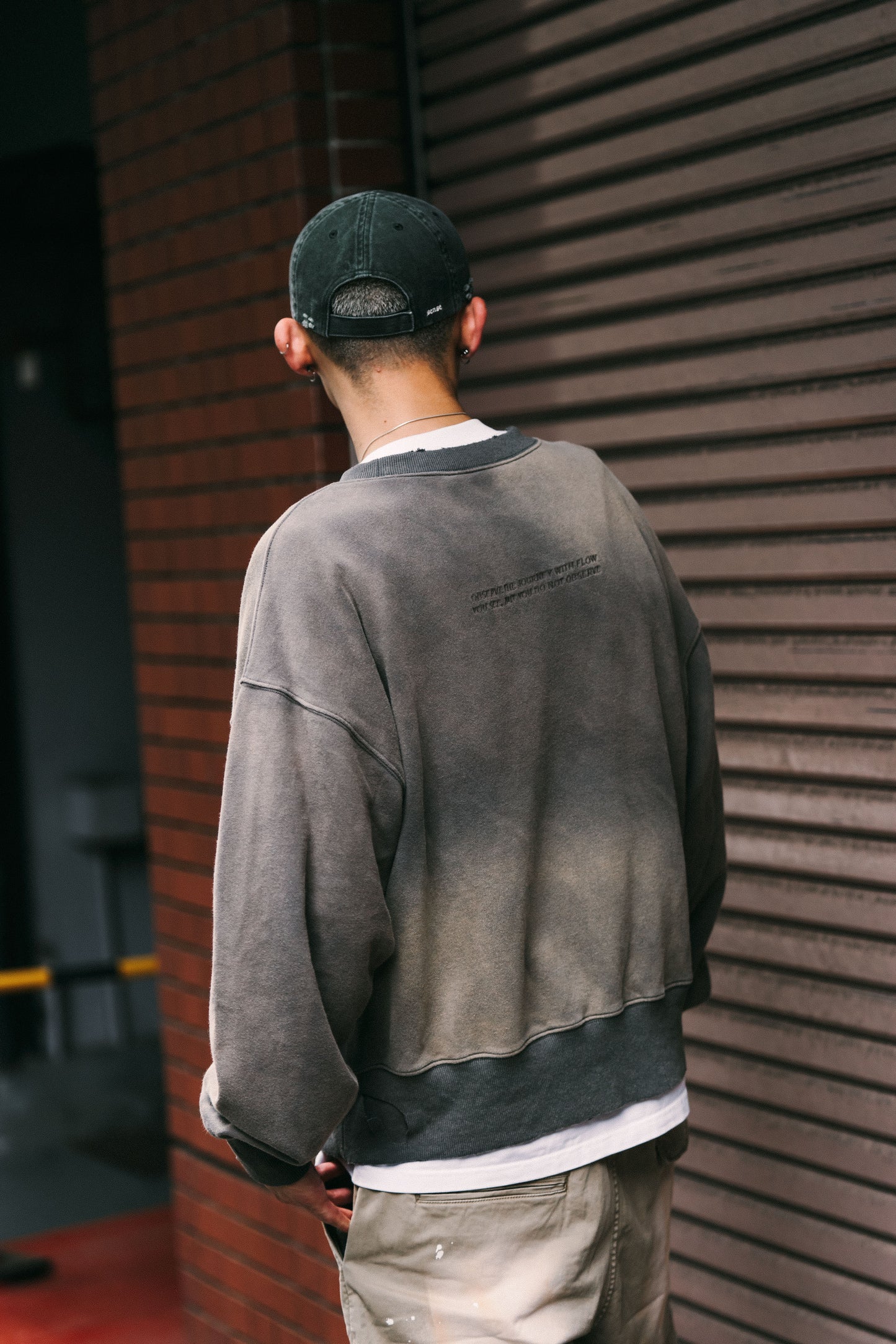 
                  
                    Distressed Crew Neck Charcoal【M24-50CH】
                  
                