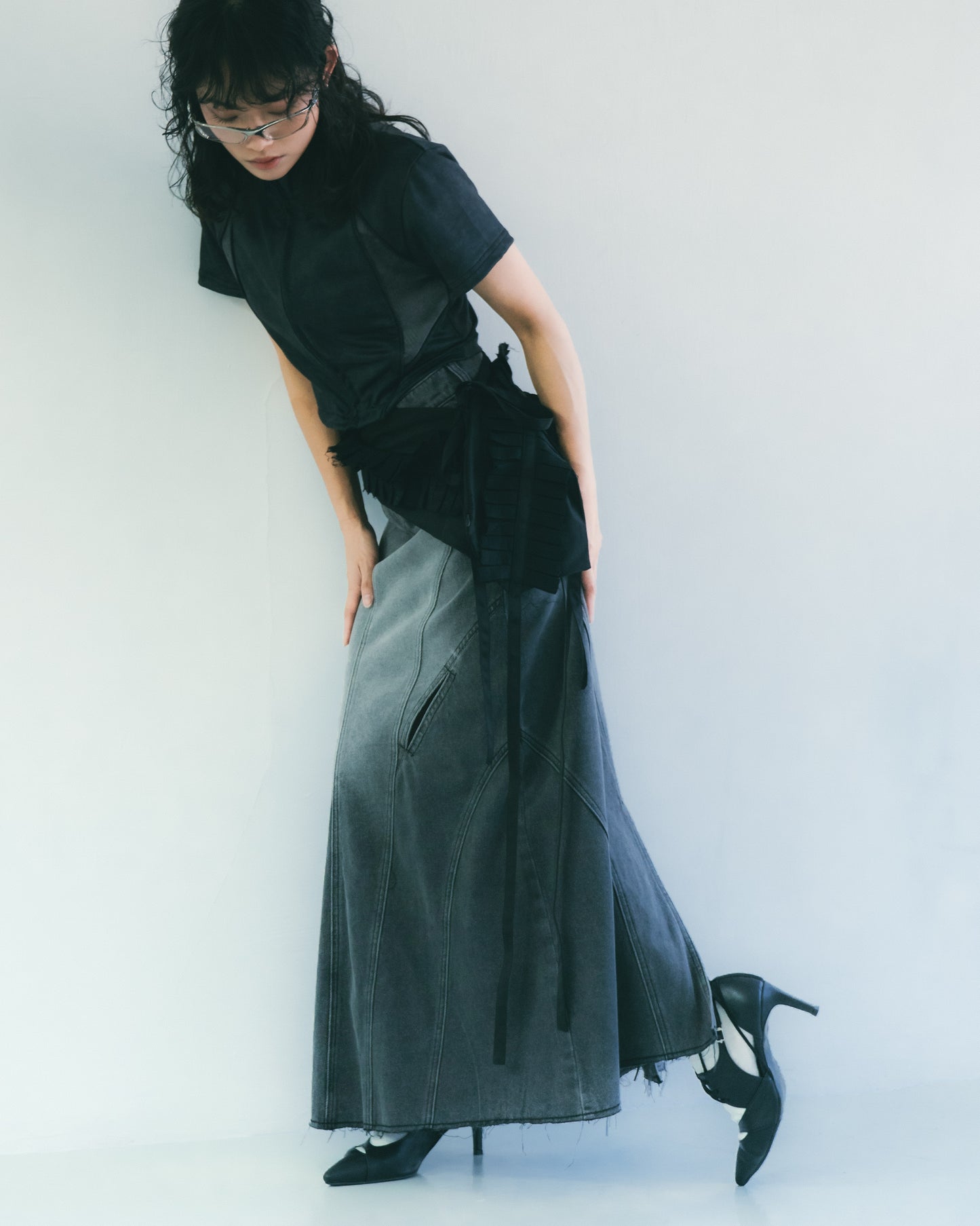 
                  
                    Twist Hole Denim Mermaid Skirt Charcoal【L24-56CH】
                  
                