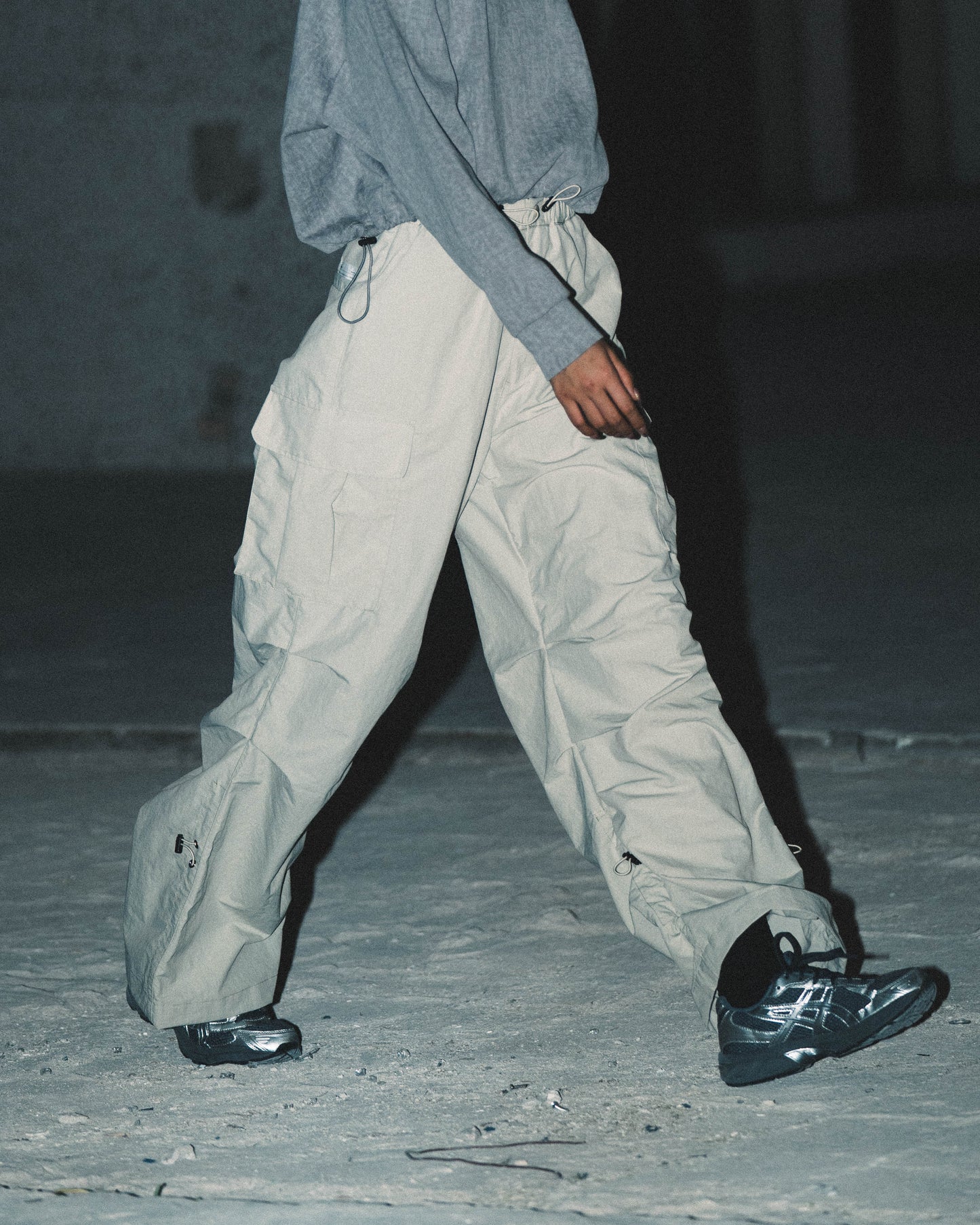 
                  
                    Wide Cut Parachute Cargo Pants Ivory【L23-38Iv】
                  
                