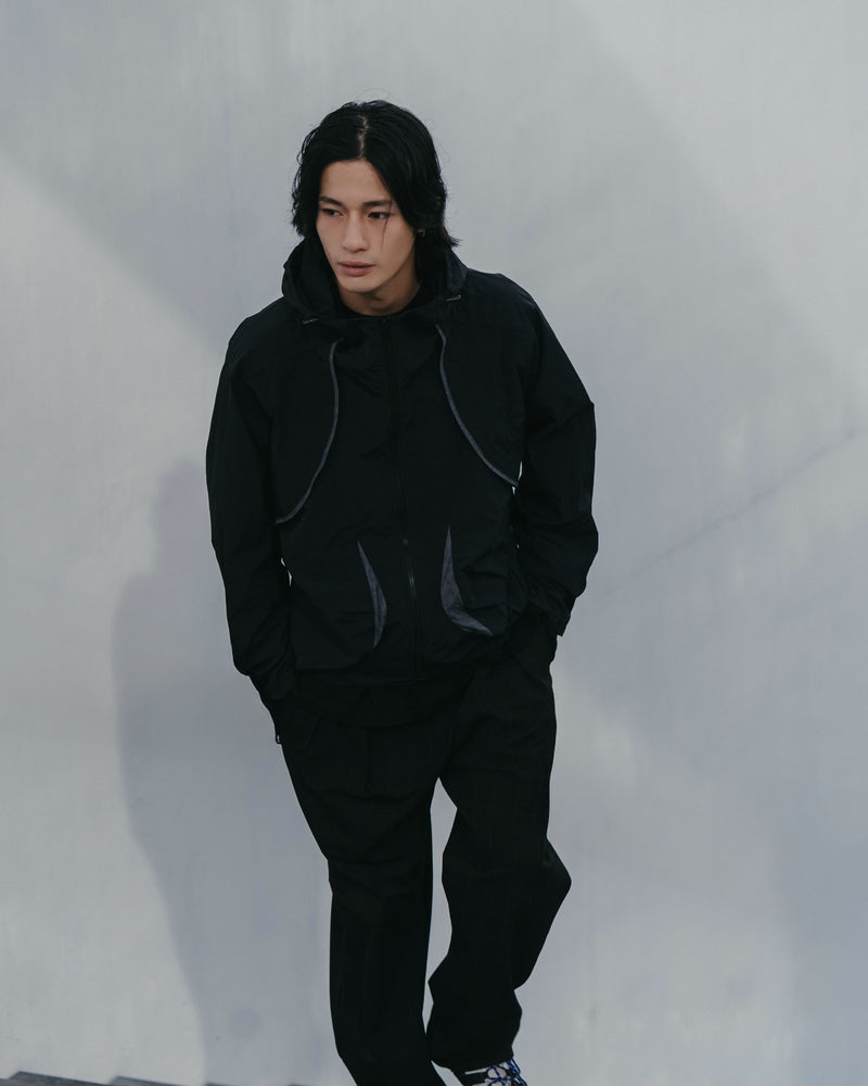 
                  
                    Paneled Lightweight Hooded Jacket Black【L25-39BK】
                  
                
