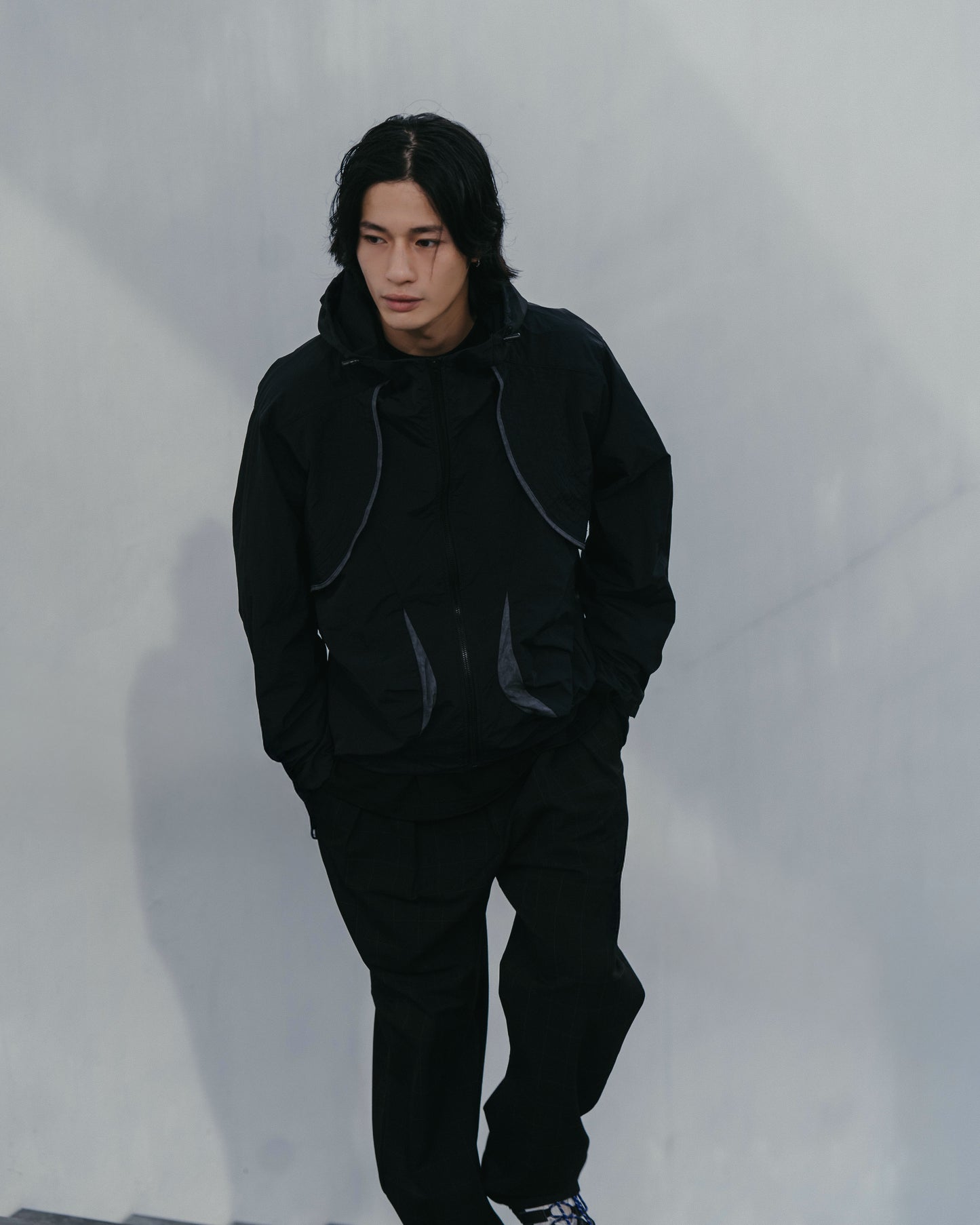 
                  
                    Paneled Lightweight Hooded Jacket Black【L25-39BK】
                  
                