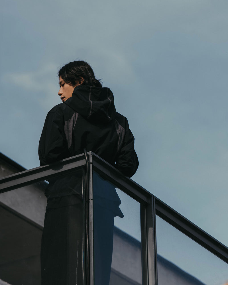 
                  
                    Paneled Lightweight Hooded Jacket Black【L25-39BK】
                  
                