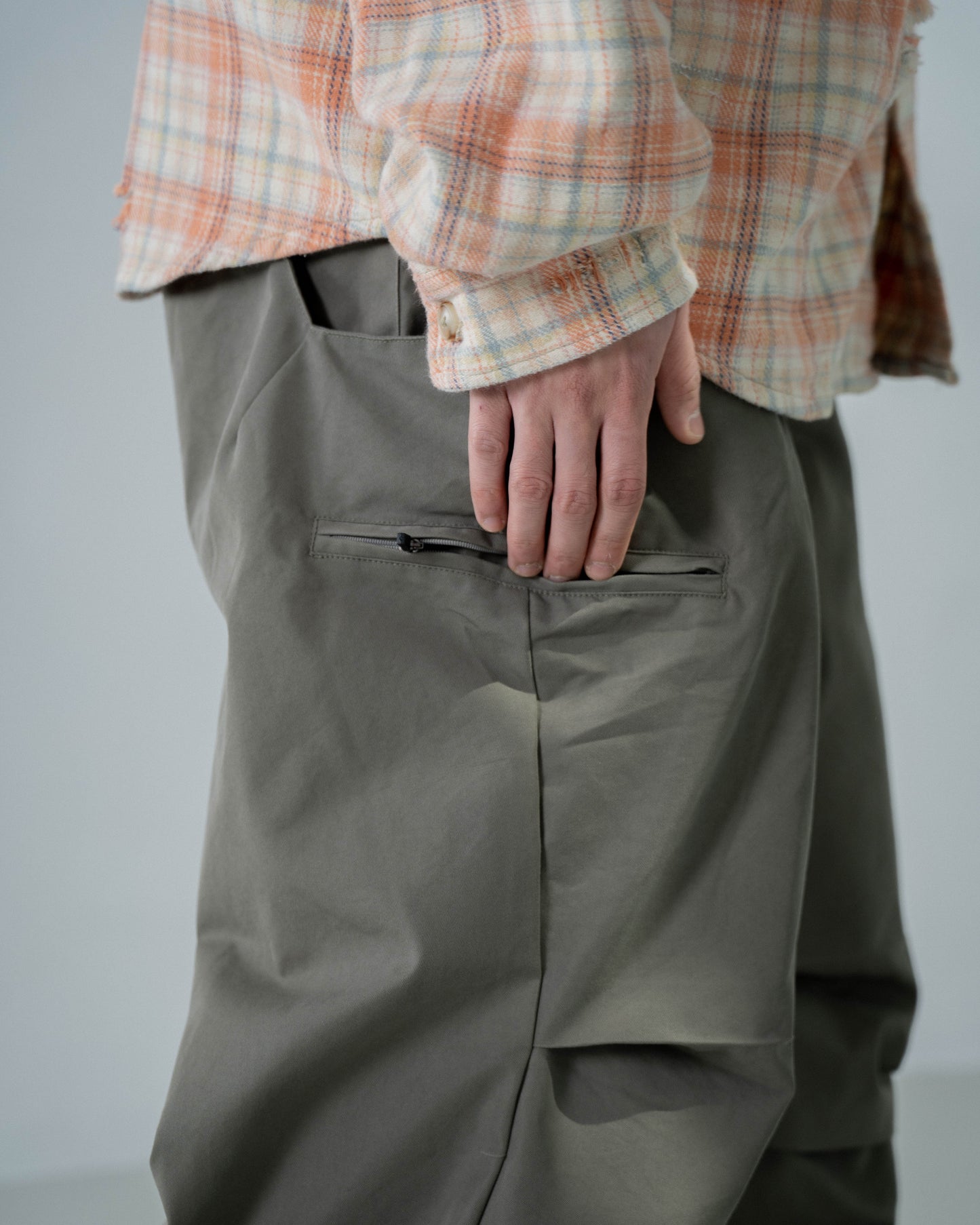 
                  
                    Wide Cut Tech Trousers Olive【M23-53OL】
                  
                