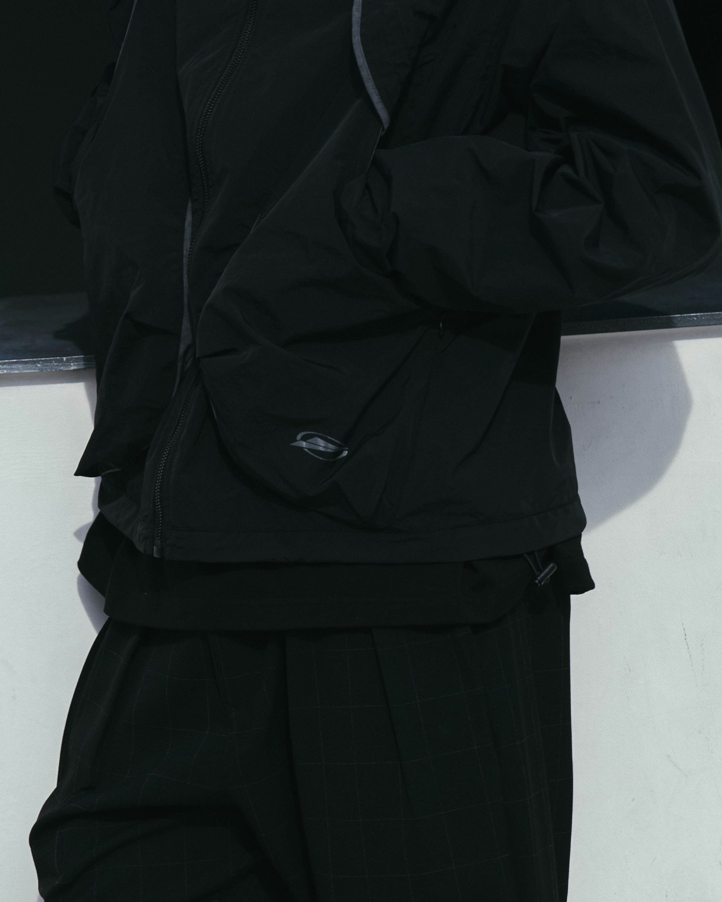 
                  
                    Paneled Lightweight Hooded Jacket Black【L25-39BK】
                  
                