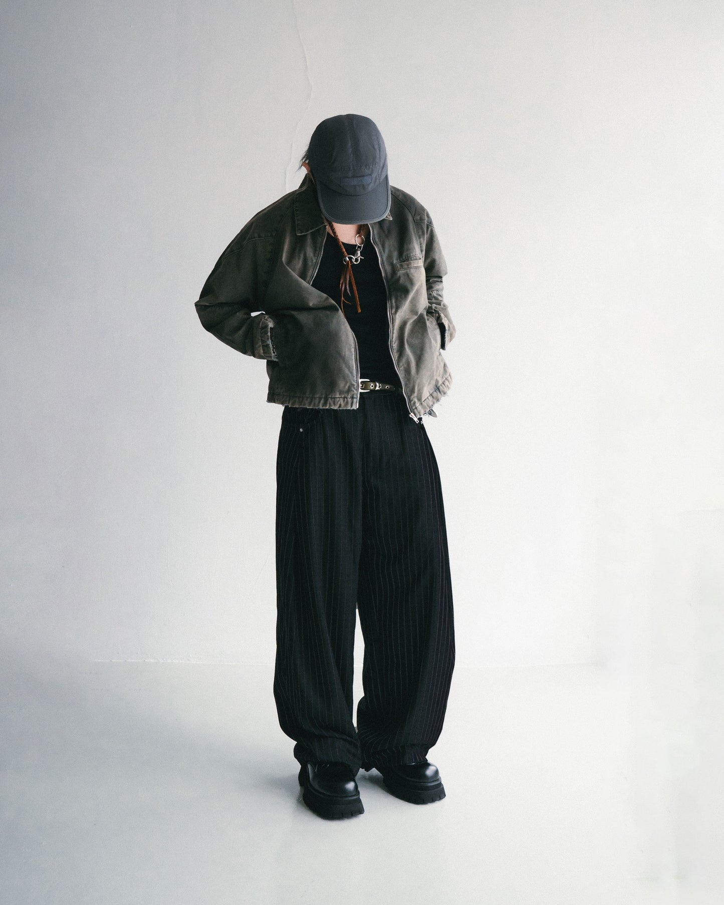 
                  
                    Pleated Dark Stripe Wide Trousers Black 【M25-11BK】
                  
                