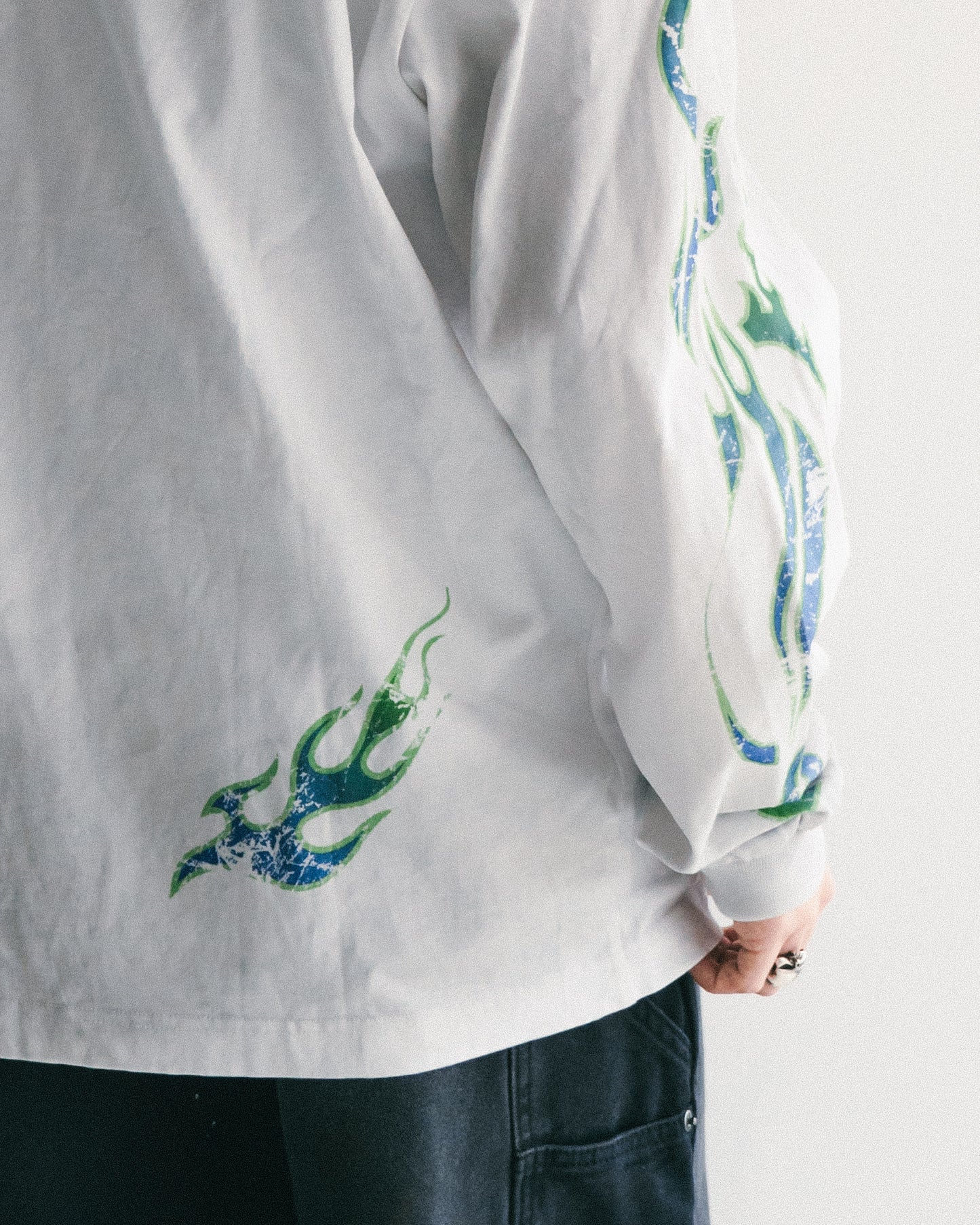 
                  
                    Faded Flame LS Greyish White【M24-T22GW】
                  
                