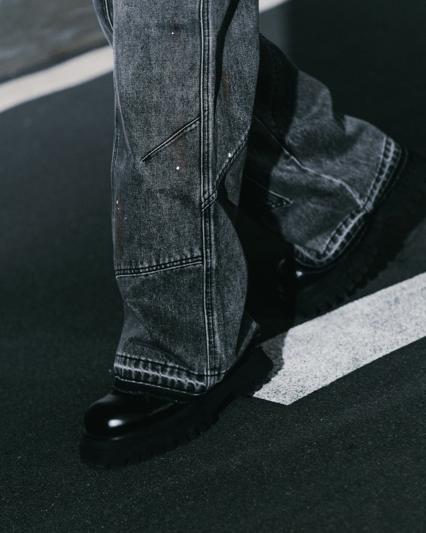 
                  
                    UNISEX Double Knee Bootcut And Flare Jeans Dark Grey【L24-26DG】
                  
                
