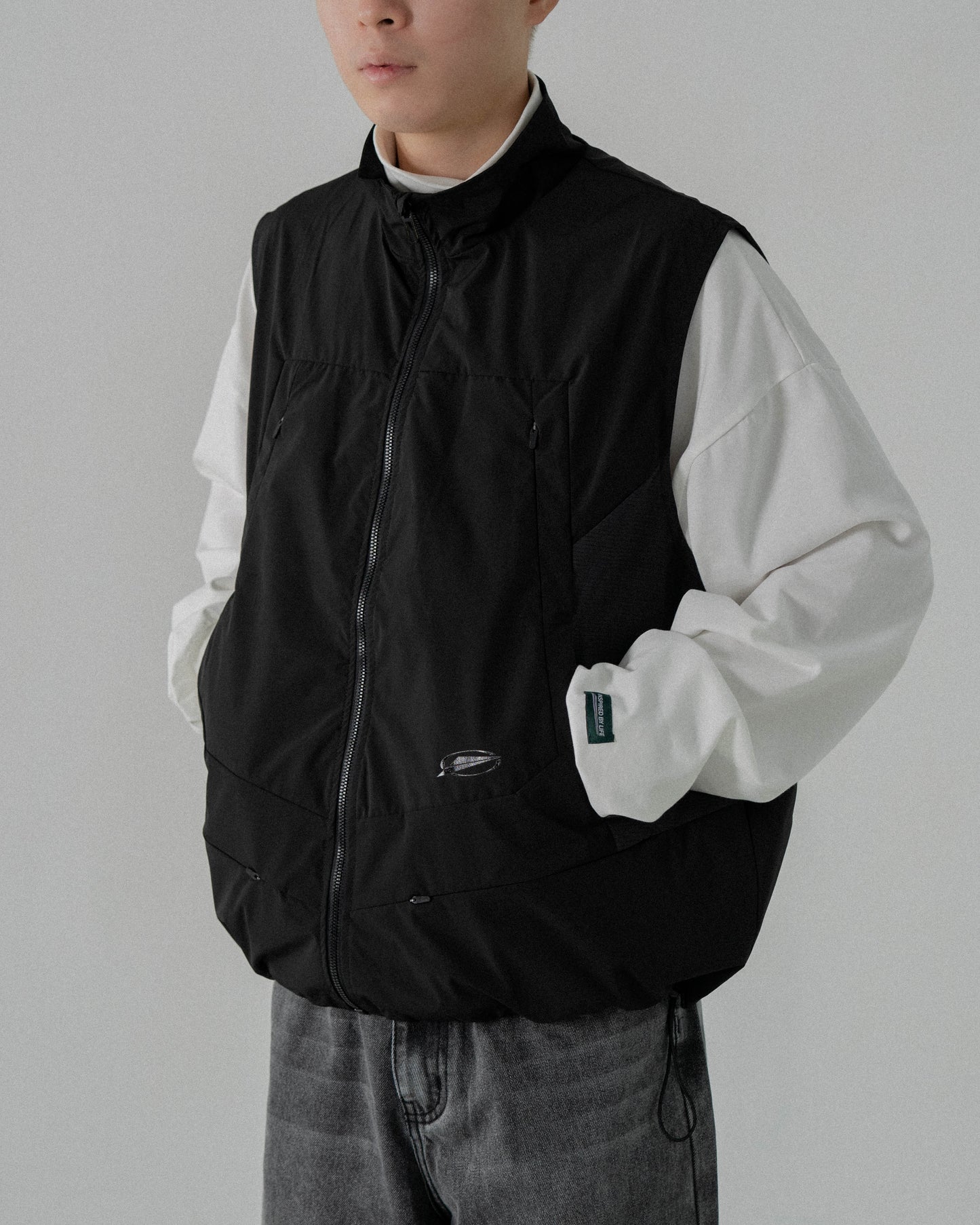 
                  
                    Tech Track Vest Black【M23-43BK】
                  
                