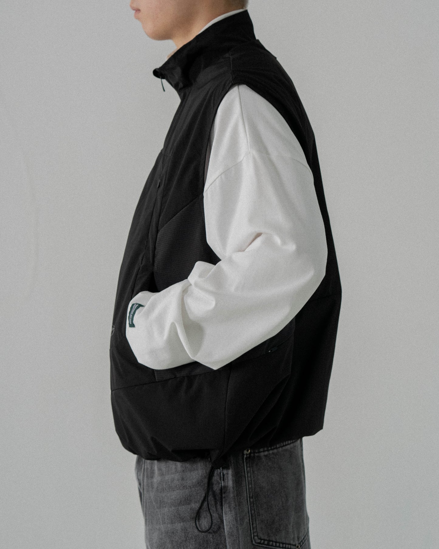 
                  
                    Tech Track Vest Black【M23-43BK】
                  
                