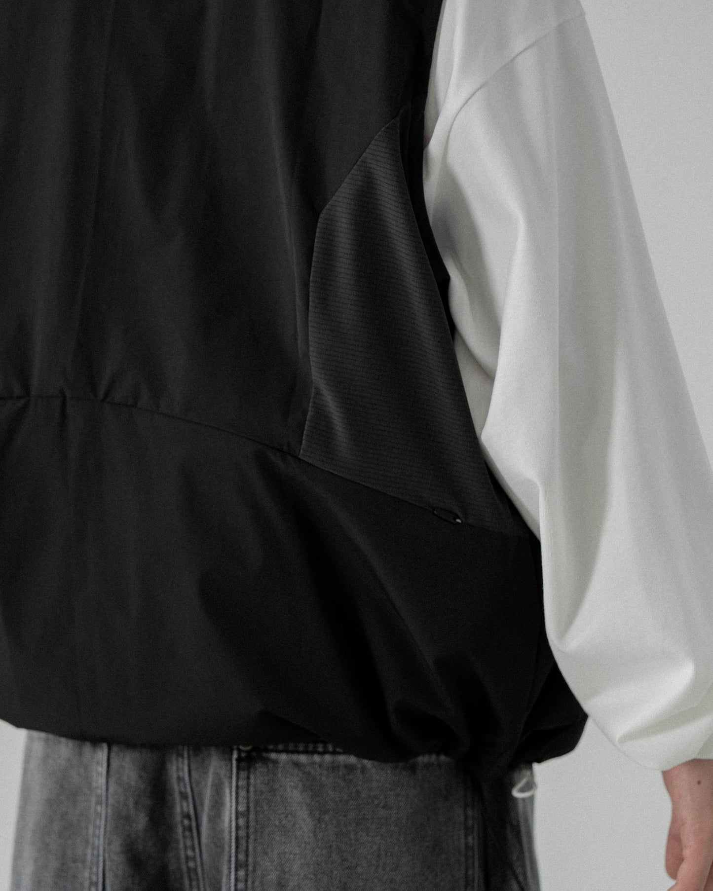 
                  
                    Tech Track Vest Black【M23-43BK】
                  
                