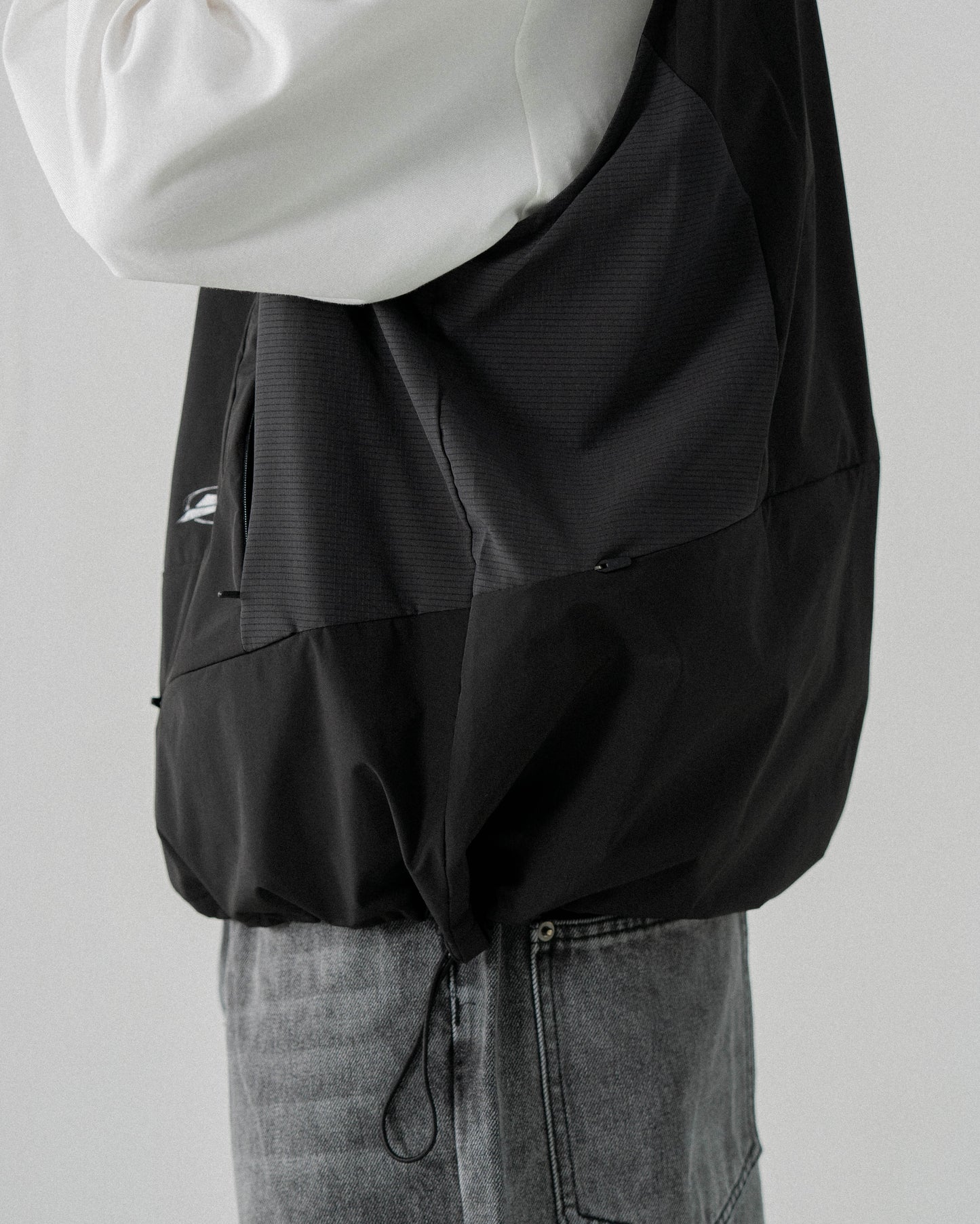 
                  
                    Tech Track Vest Black【M23-43BK】
                  
                