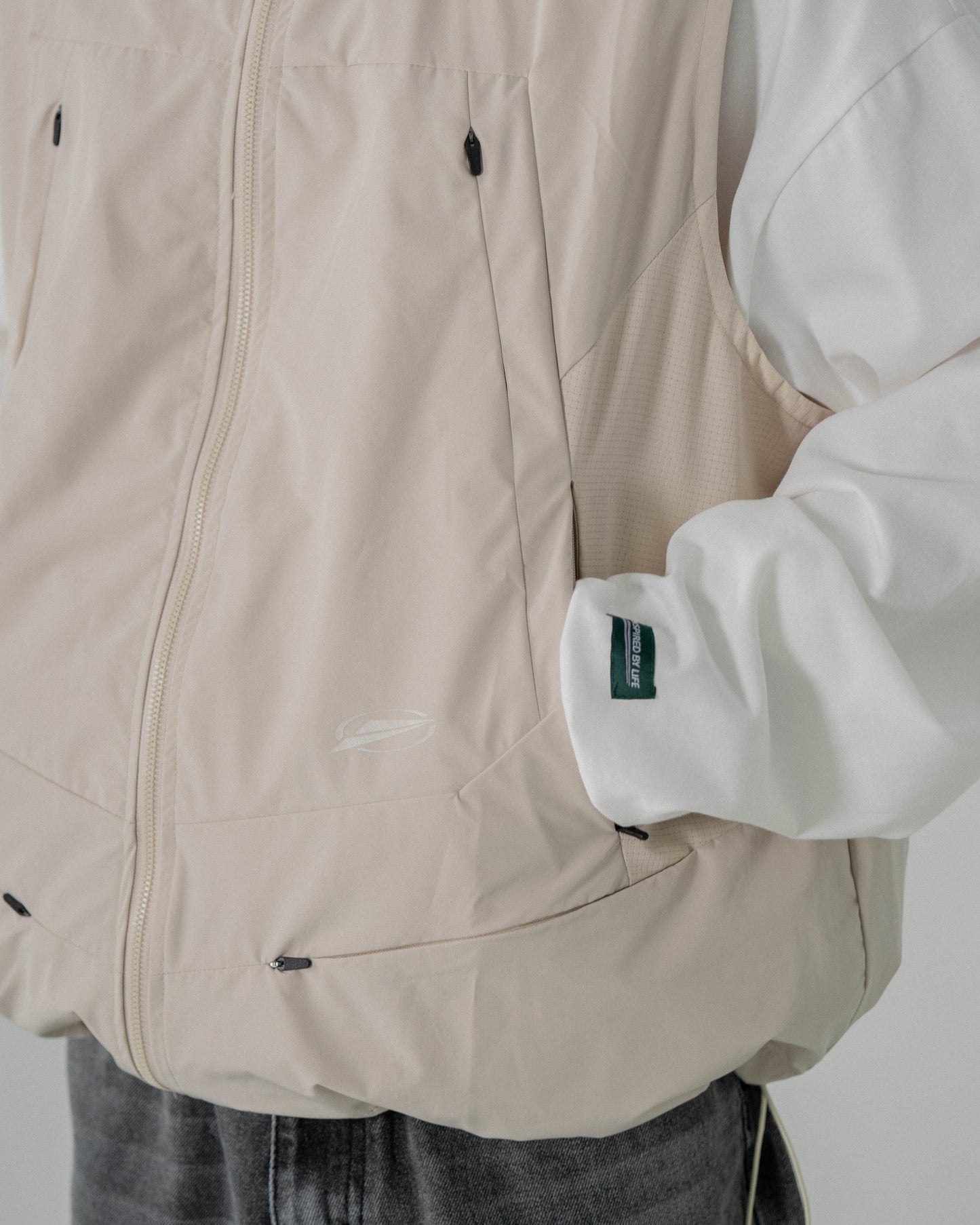 
                  
                    Tech Track Vest Cream【M23-43CM】
                  
                