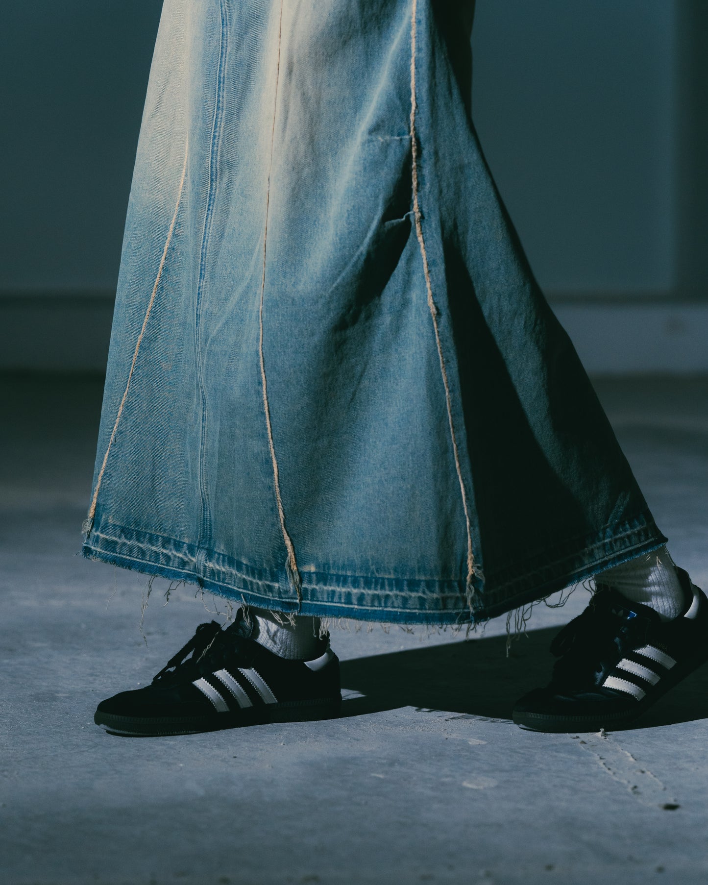 
                  
                    Damage Denim Full Skirts Light Indigo【L24-35IN】
                  
                
