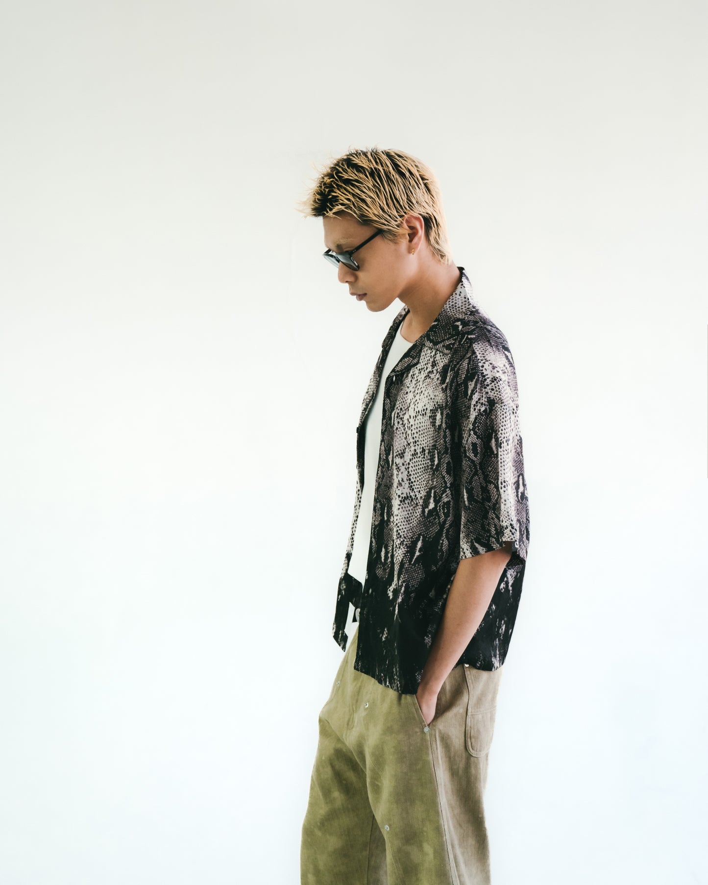 
                  
                    Snake Print With Flame Shirt Cream【M25-19CM】
                  
                