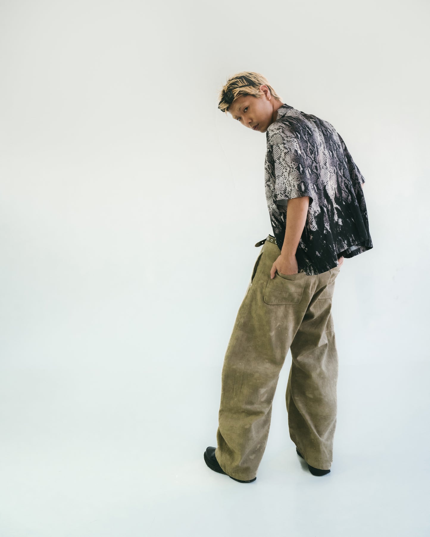 
                  
                    Curved Leg Trousers Tan【M25-30TAN】
                  
                