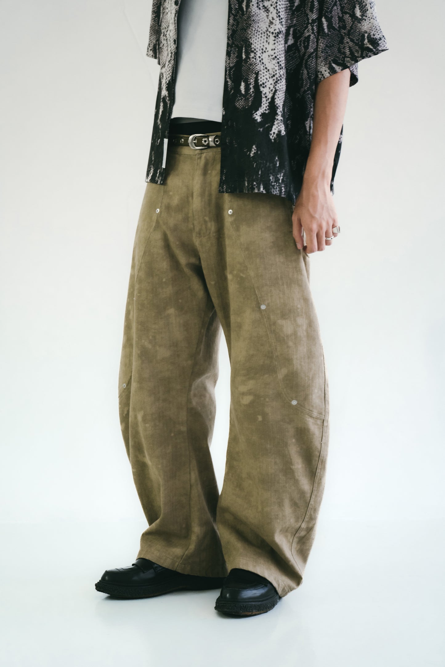 
                  
                    Snake Print With Flame Shirt Cream【M25-19CM】
                  
                