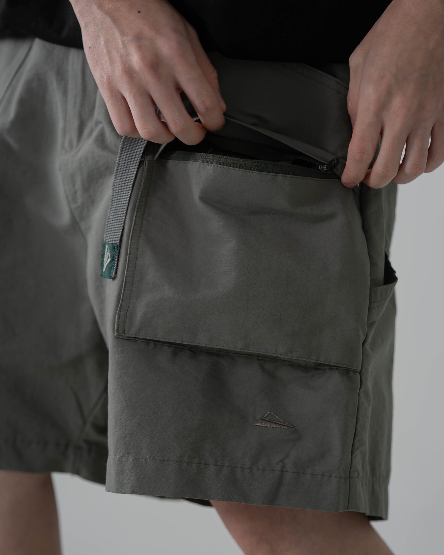 
                  
                    Wide Work Chino Shorts Agate Green 【M23-27AG】
                  
                