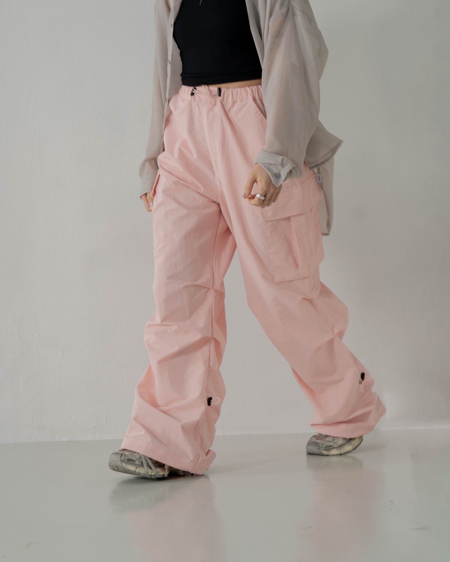 
                  
                    Wide Cut Parachute Cargo Pants Crepe Pink【L23-38CP】
                  
                