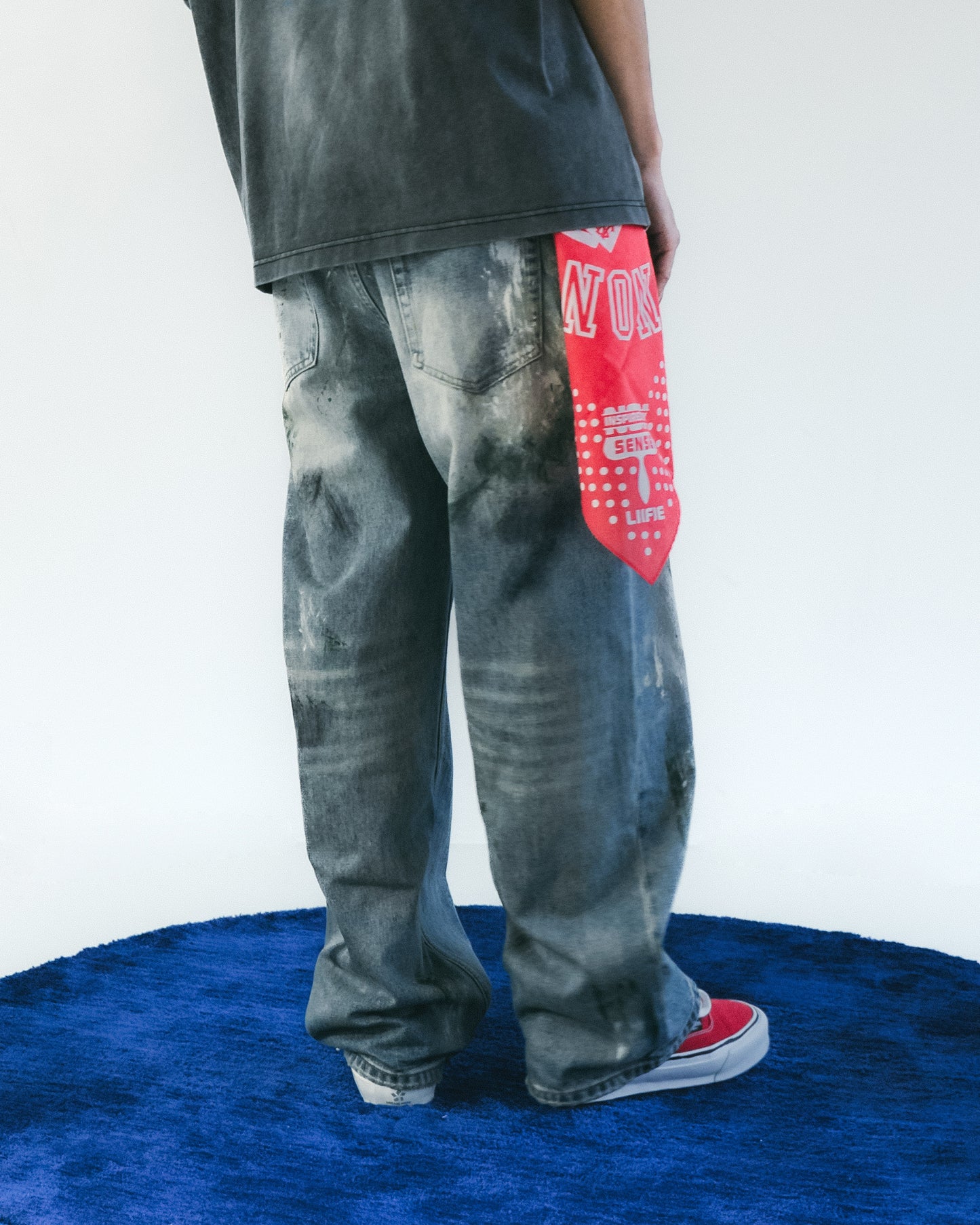 
                  
                    Washed Paint Splattered Jeans Blue【M24-44BL】
                  
                