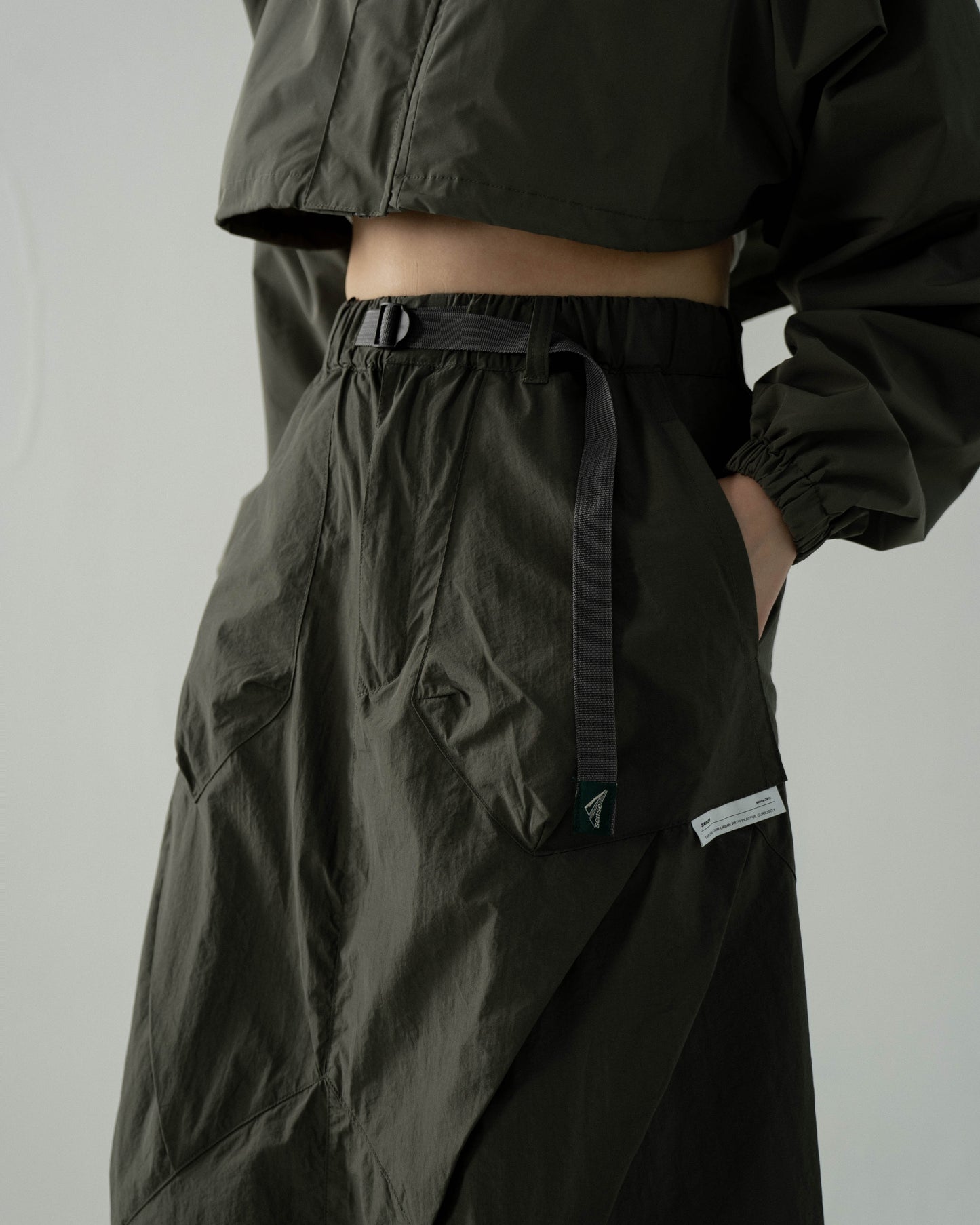 
                  
                    Parachute Straight Skirt Green【L23-27GN】
                  
                