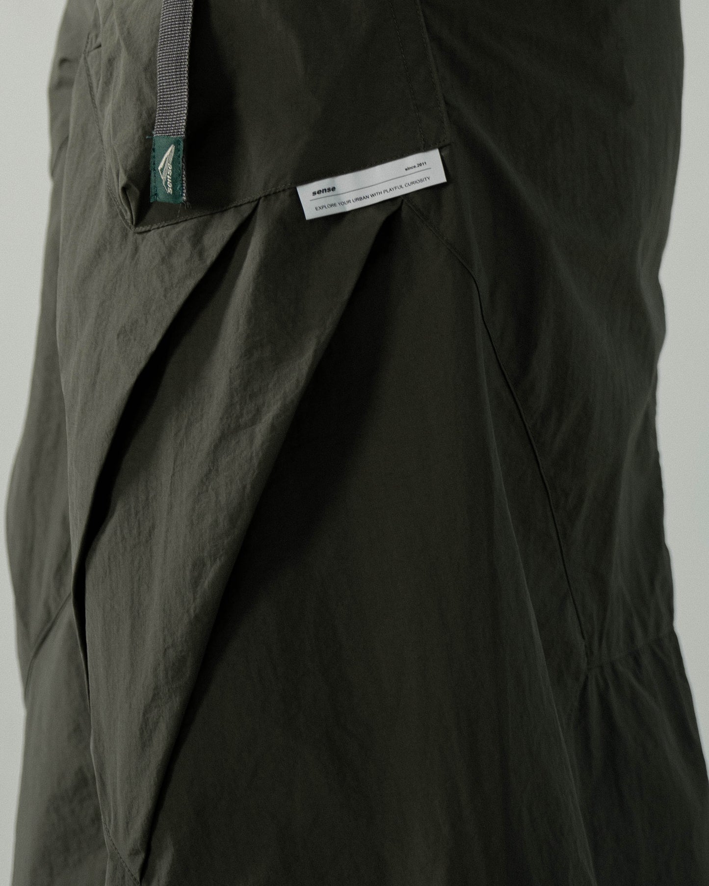 
                  
                    Parachute Straight Skirt Green【L23-27GN】
                  
                