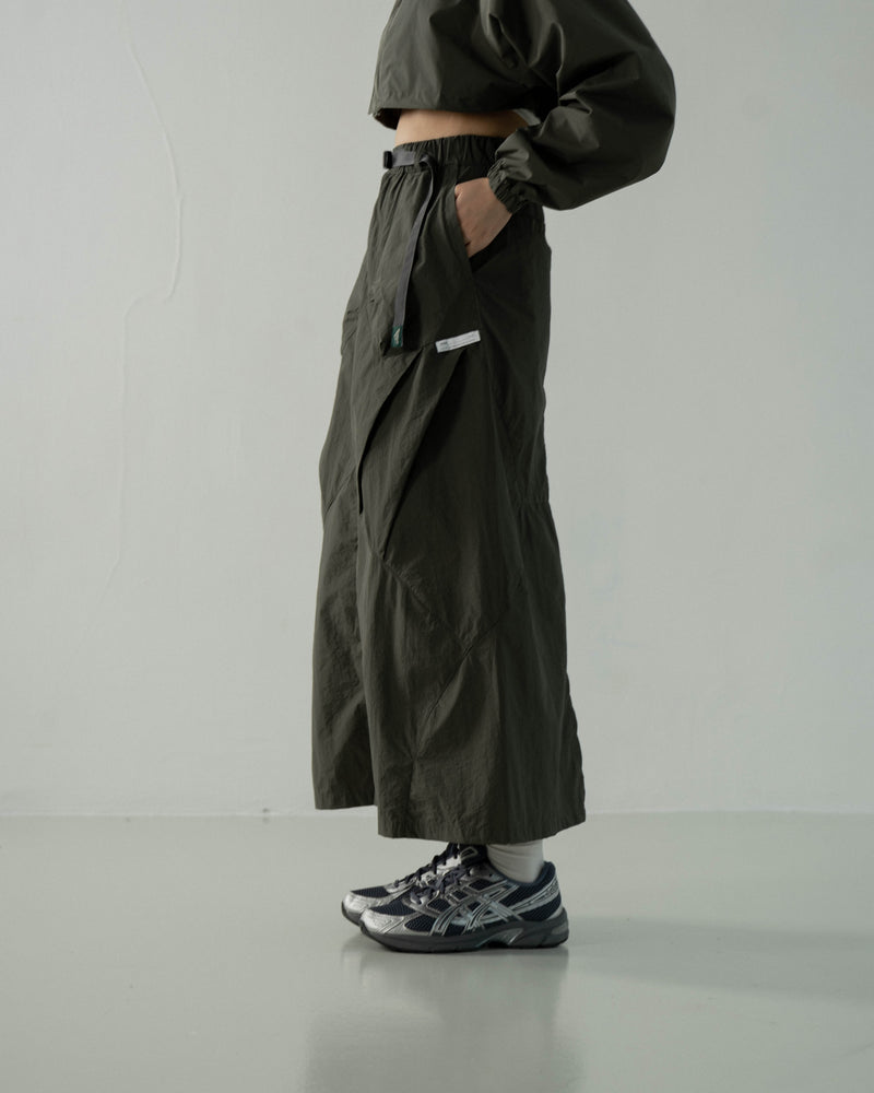 
                  
                    Parachute Straight Skirt Green【L23-27GN】
                  
                
