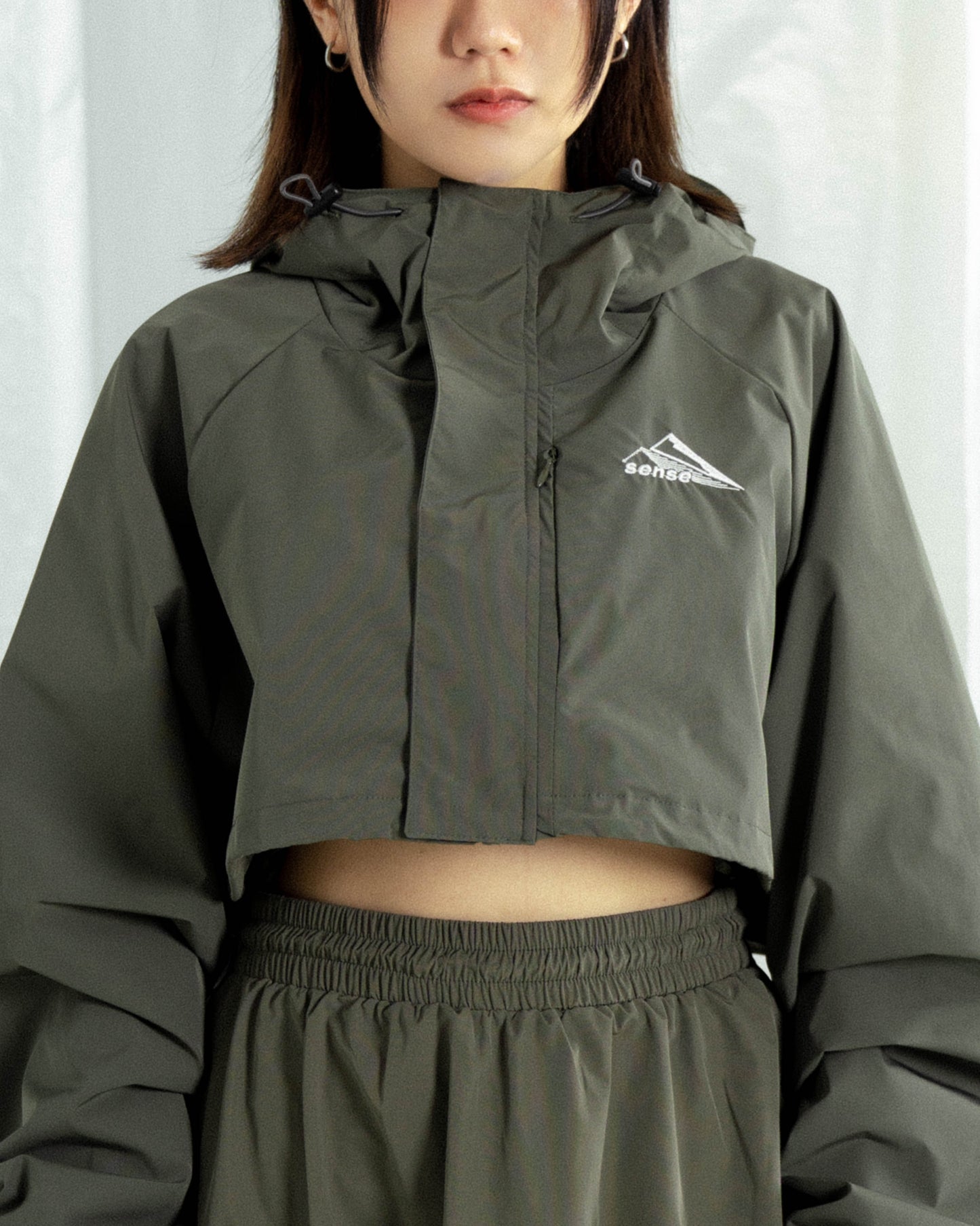 
                  
                    Cropped Hooded Jacket Olive 【L23-37OL】
                  
                