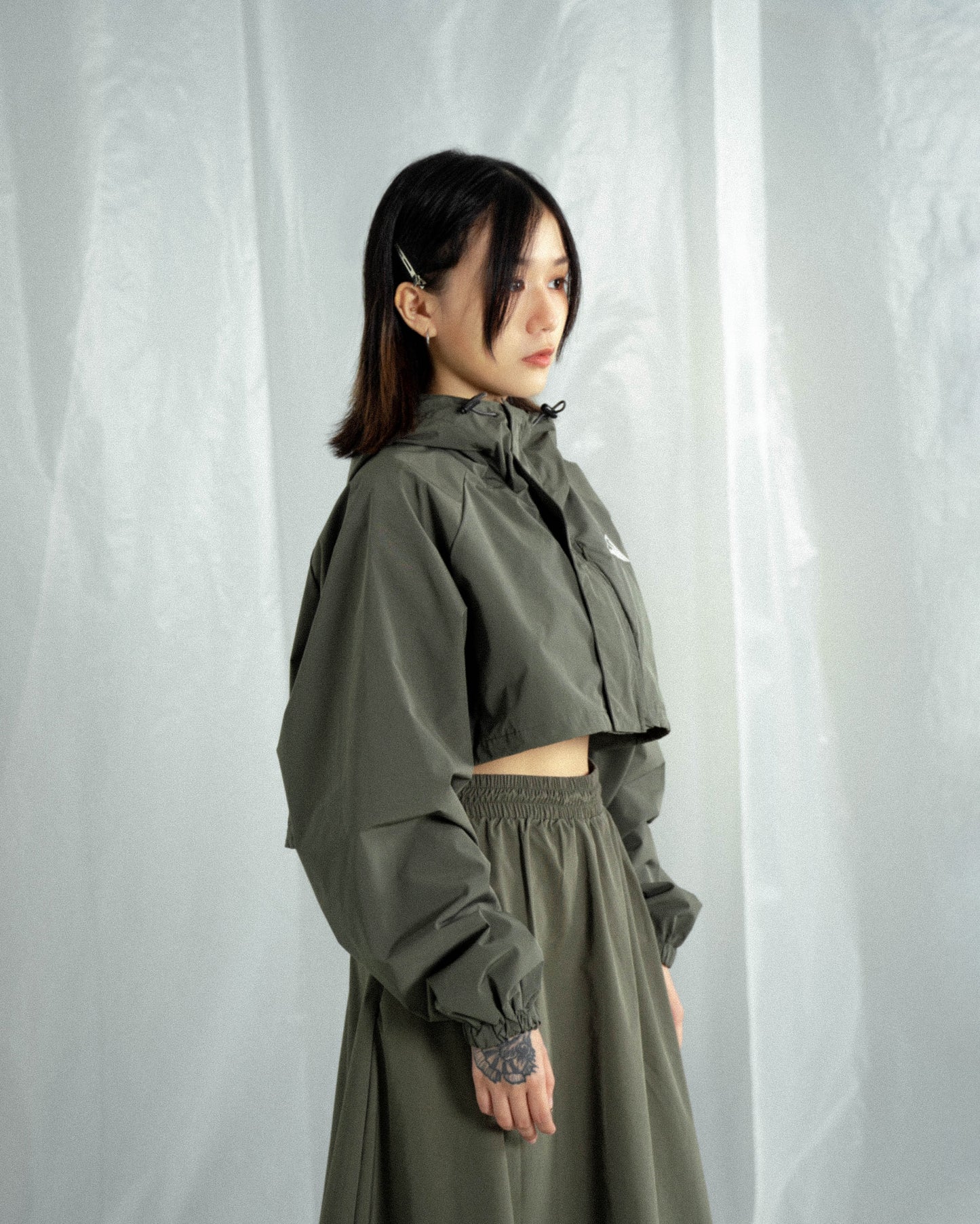 
                  
                    Cropped Hooded Jacket Olive 【L23-37OL】
                  
                