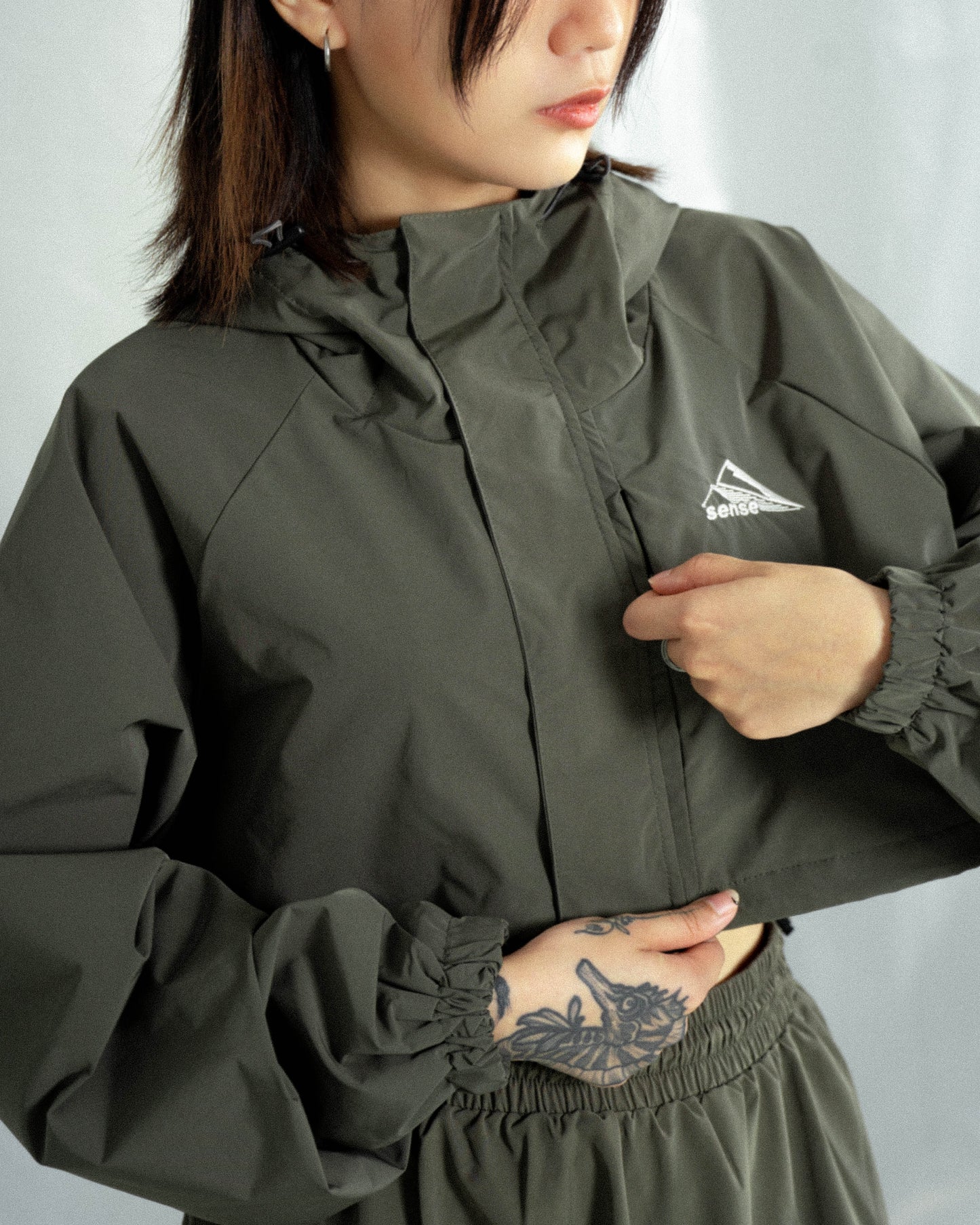 
                  
                    Cropped Hooded Jacket Olive 【L23-37OL】
                  
                
