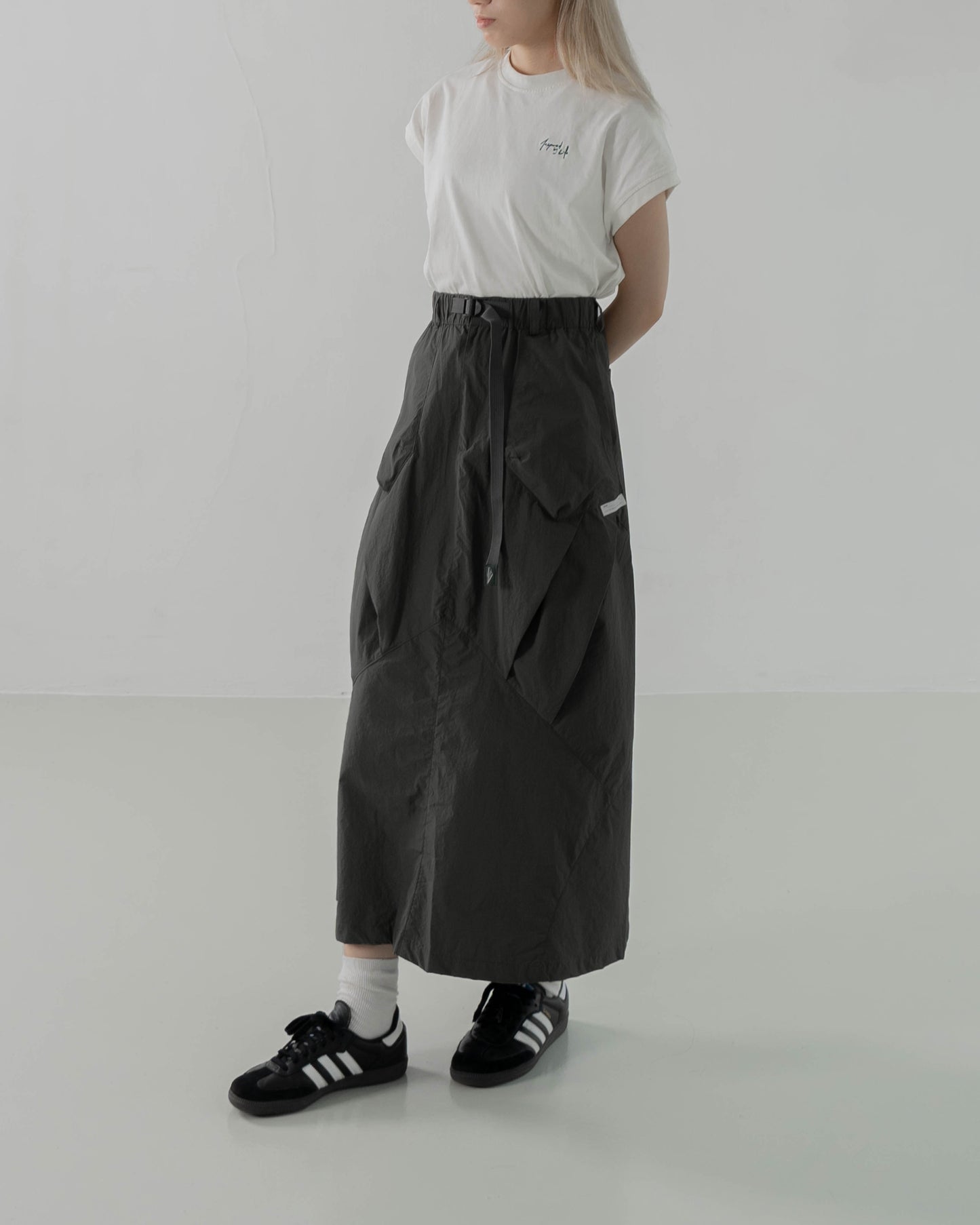 
                  
                    Parachute Straight Skirt Grey【L23-27GY】
                  
                