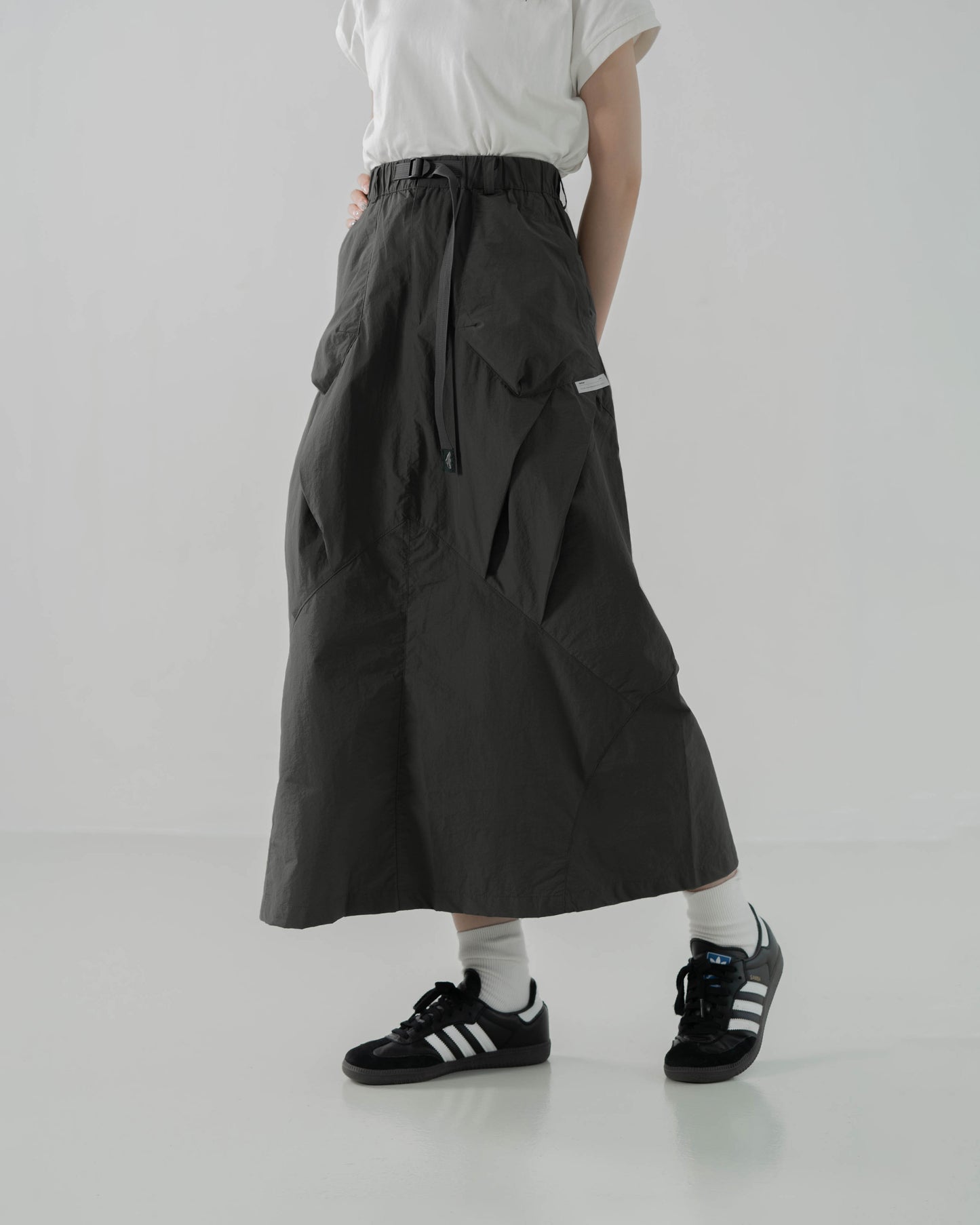
                  
                    Parachute Straight Skirt Grey【L23-27GY】
                  
                