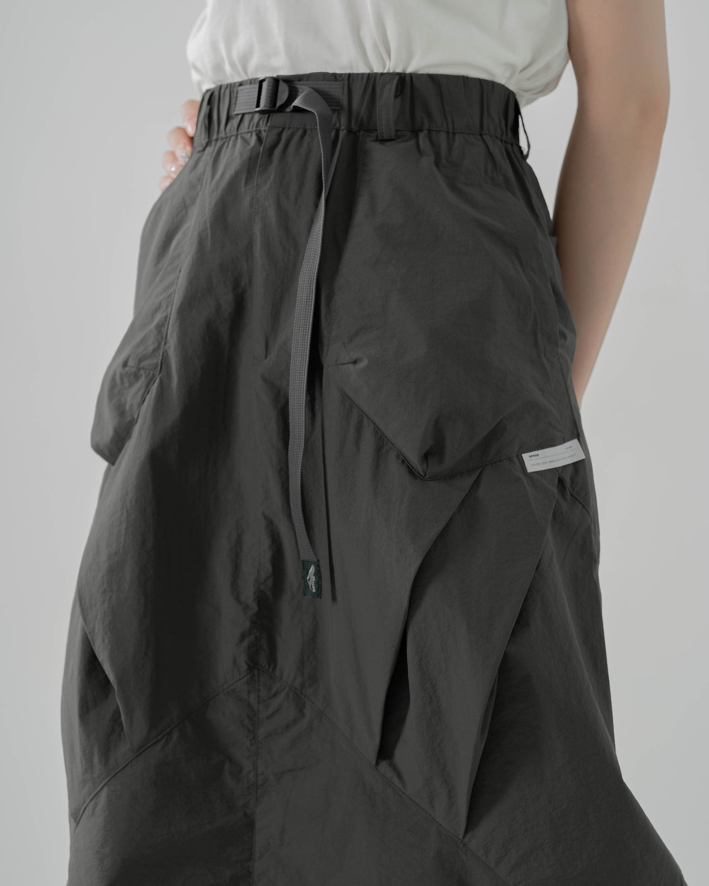 
                  
                    Parachute Straight Skirt Grey【L23-27GY】
                  
                