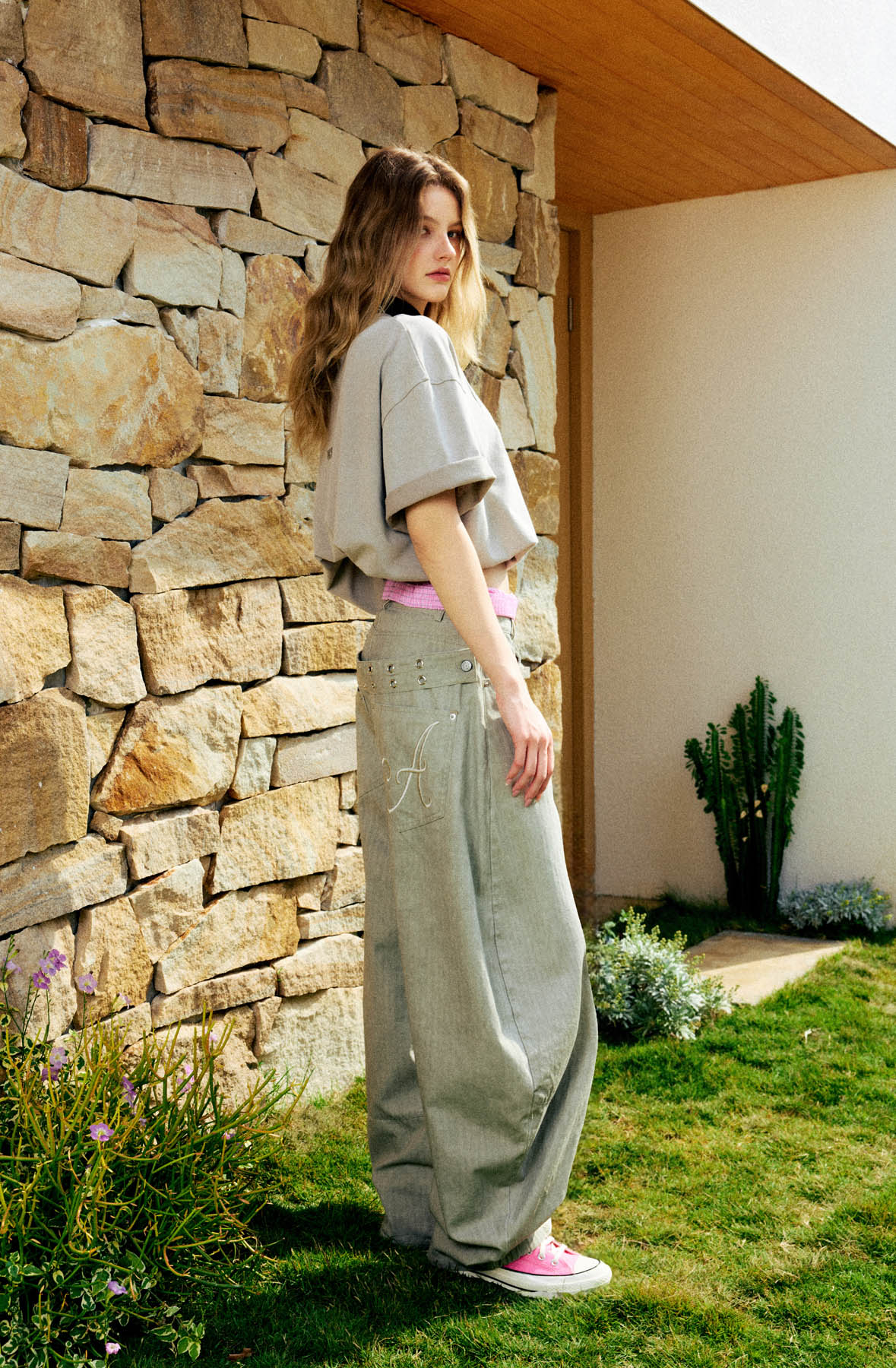 
                  
                    Embroidered Barrel Leg Pants Light Grey【L26-10LG】
                  
                