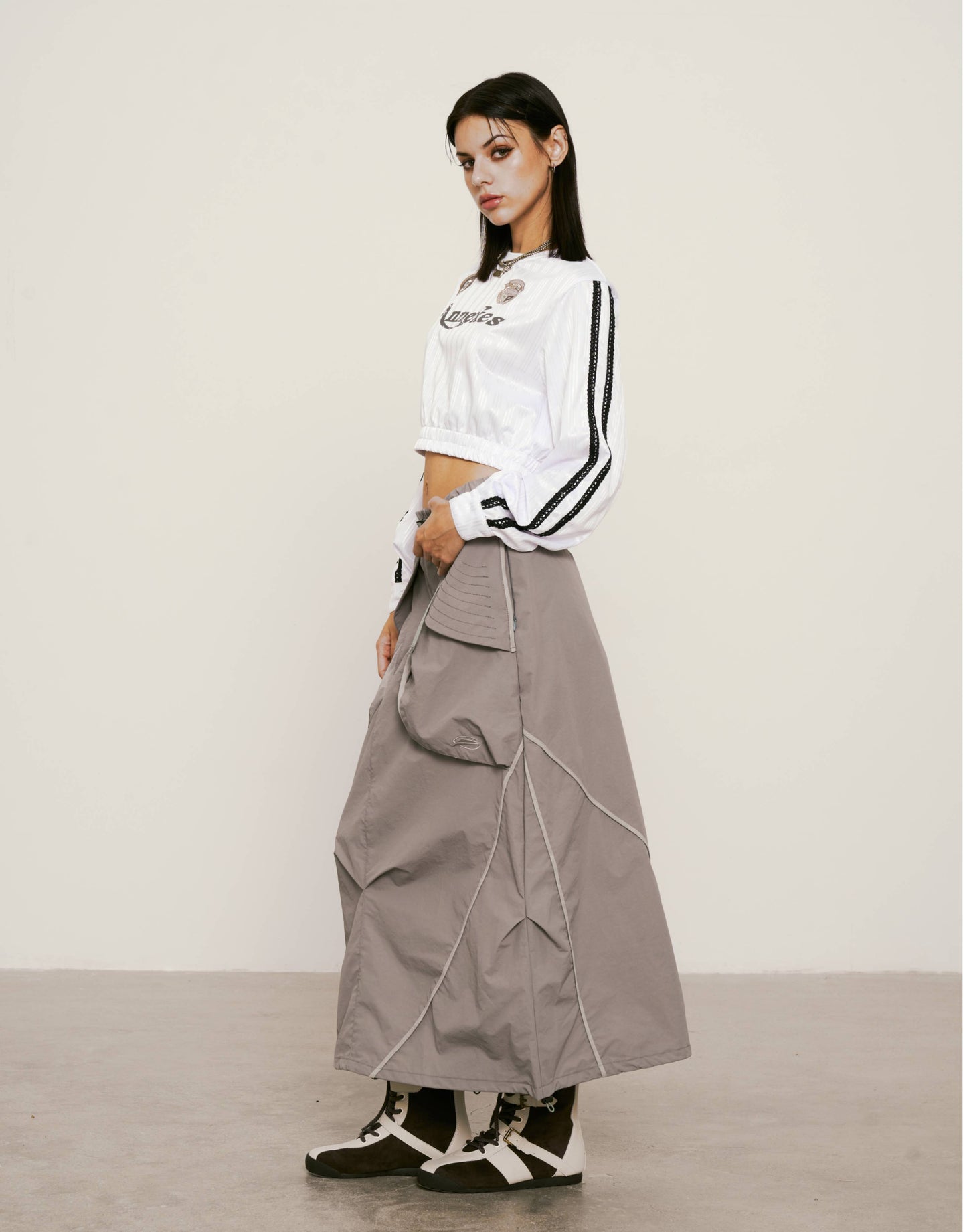 
                  
                    Paneled Lightweight Layer Skirt Grey【L25-38GY】
                  
                
