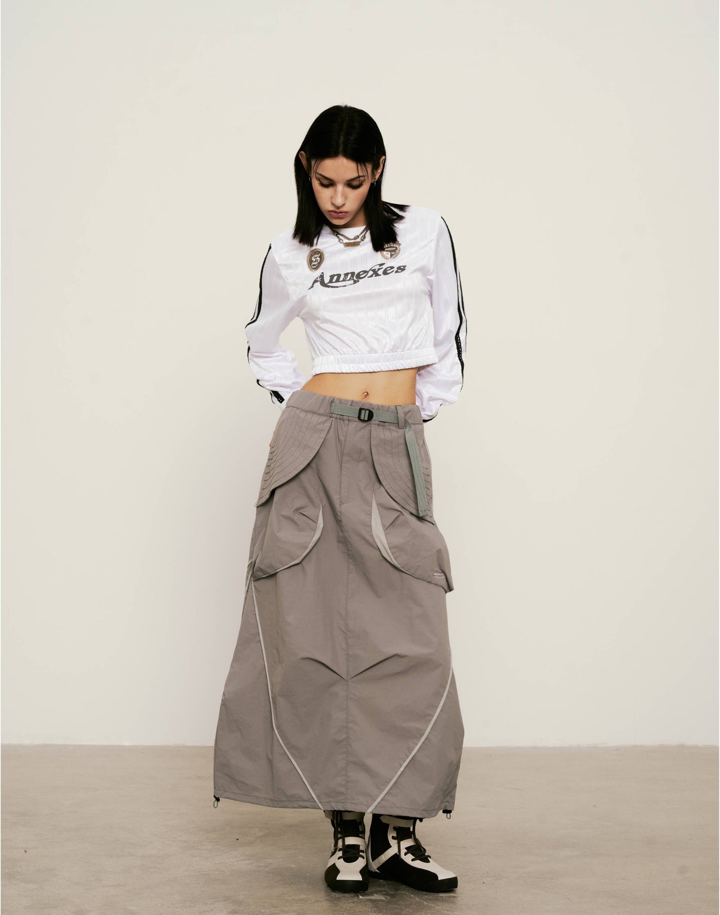 
                  
                    Paneled Lightweight Layer Skirt Grey【L25-38GY】
                  
                