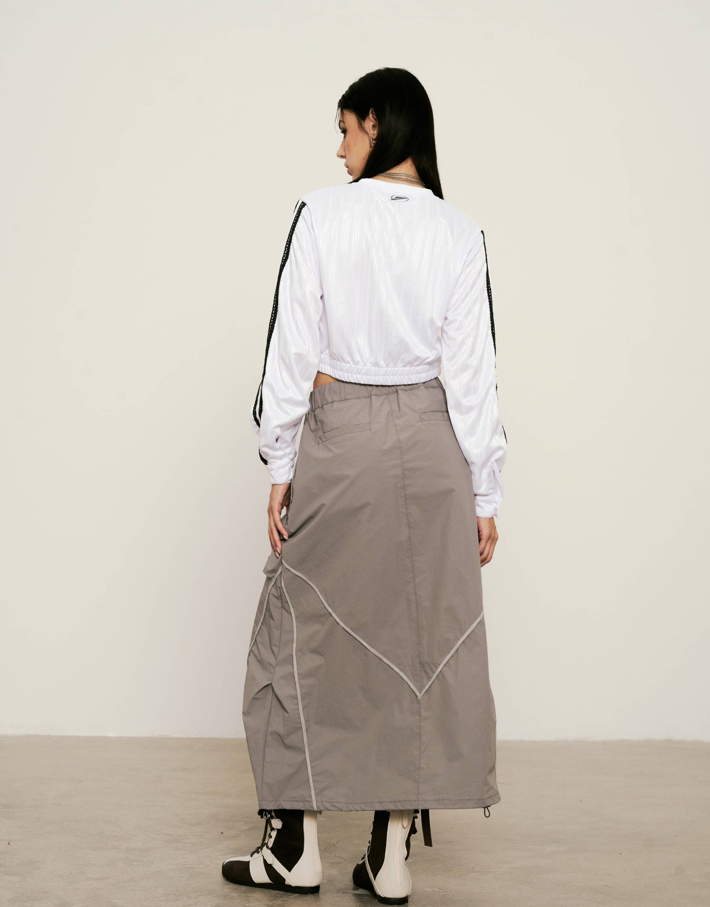 
                  
                    Paneled Lightweight Layer Skirt Grey【L25-38GY】
                  
                
