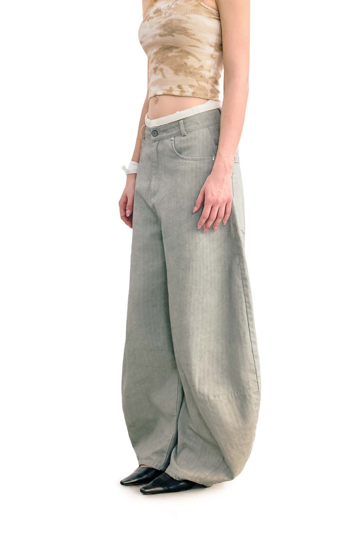 
                  
                    Embroidered Barrel Leg Pants Light Grey【L26-10LG】
                  
                