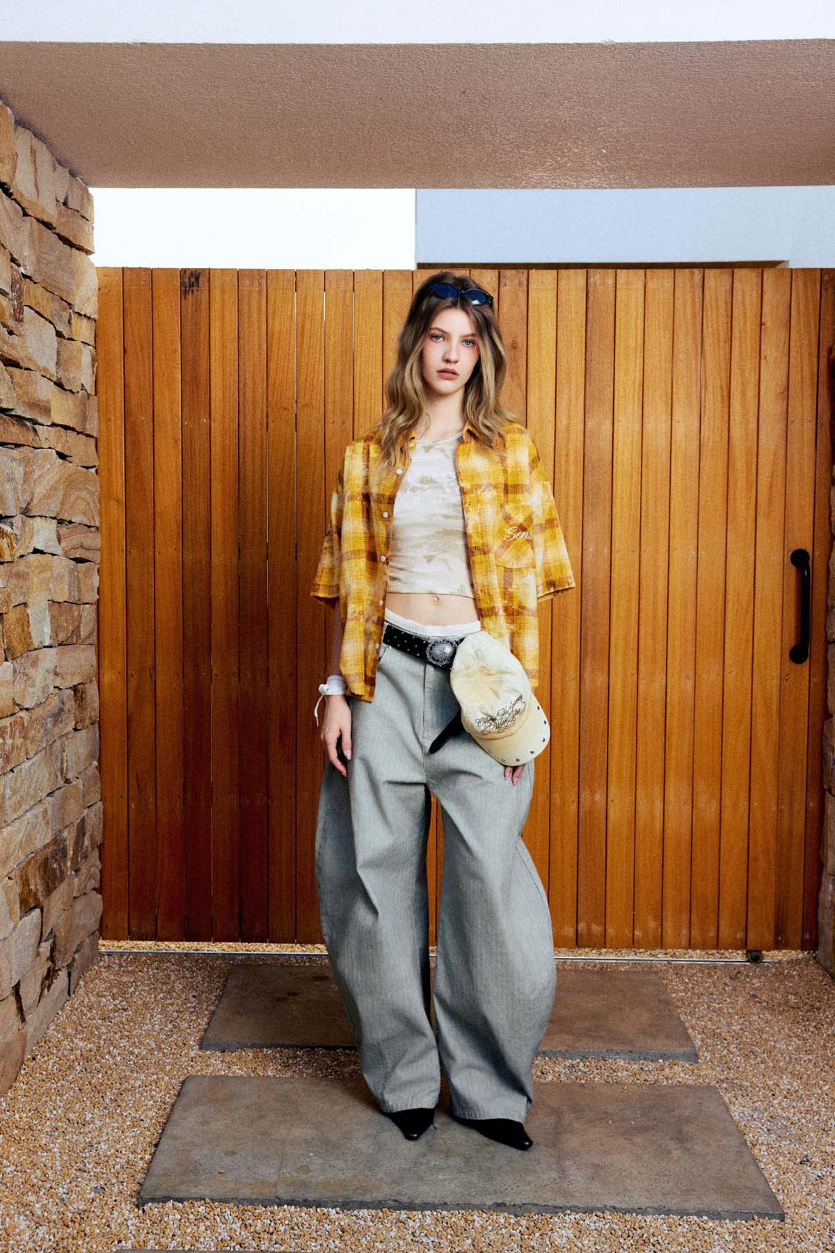 
                  
                    Embroidered Barrel Leg Pants Light Grey【L26-10LG】
                  
                