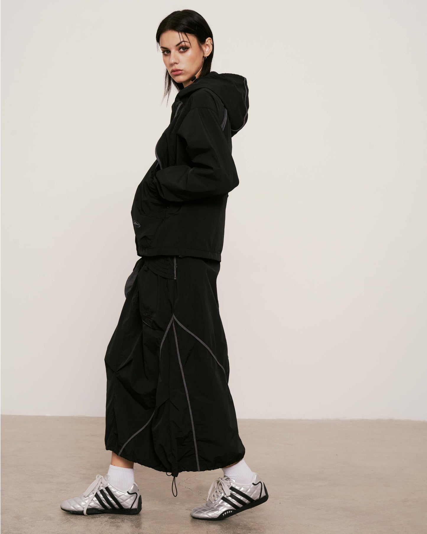 
                  
                    Paneled Lightweight Layer Skirt Black【L25-38BK】
                  
                