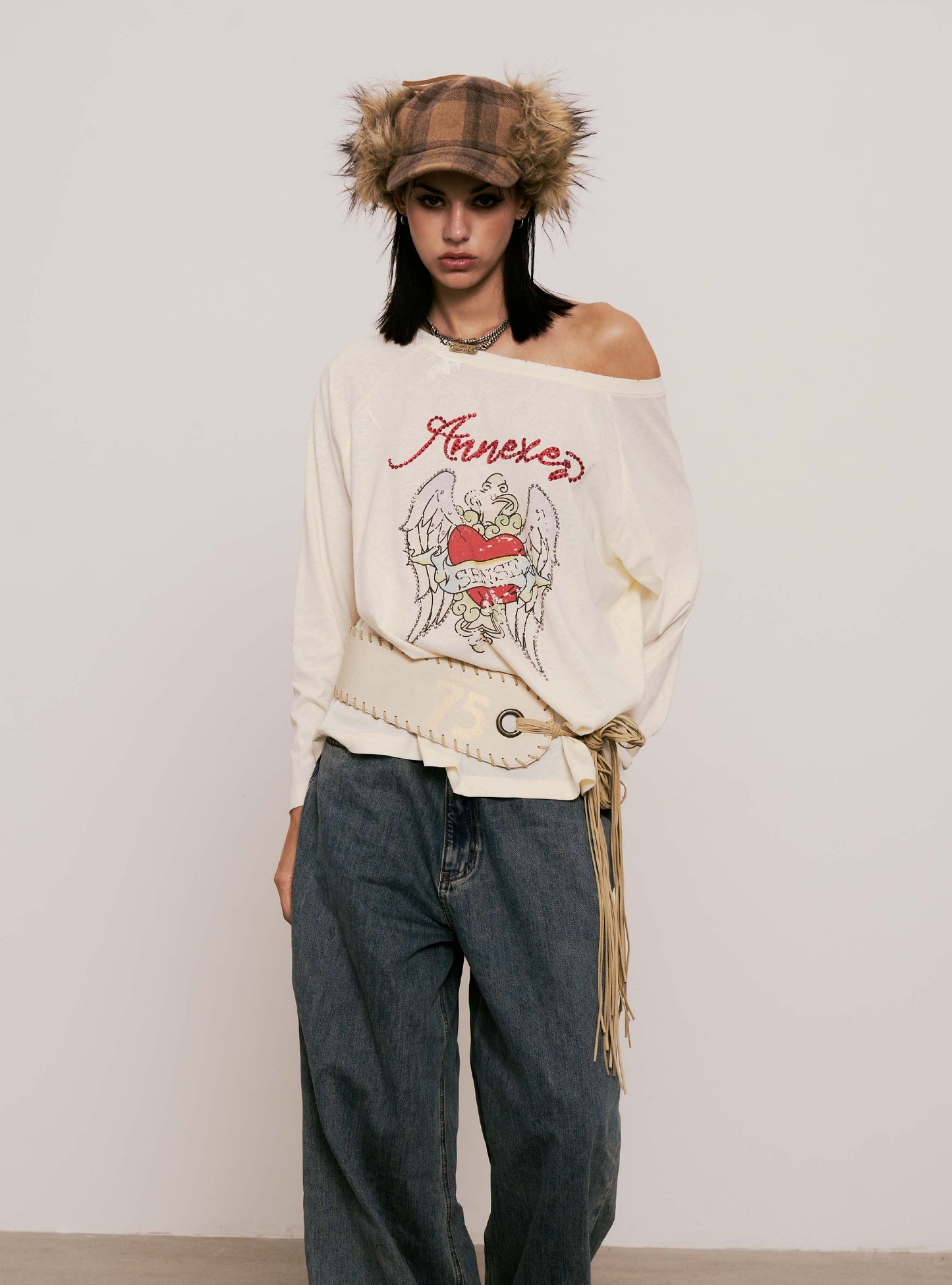 
                  
                    Wings Off-Shoulder Tee Cream【L25-T12CM】
                  
                