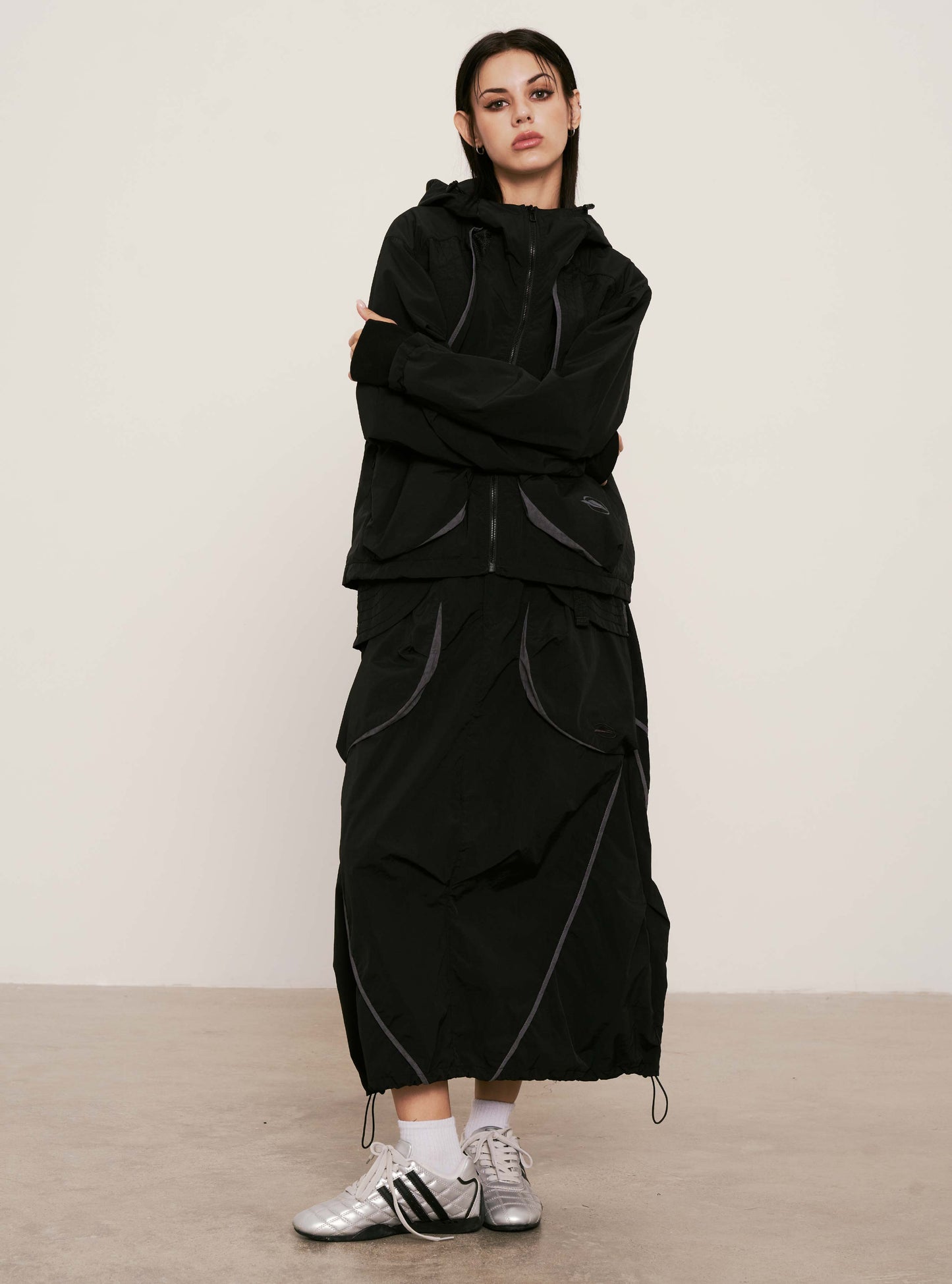 
                  
                    Paneled Lightweight Hooded Jacket Black【L25-39BK】
                  
                